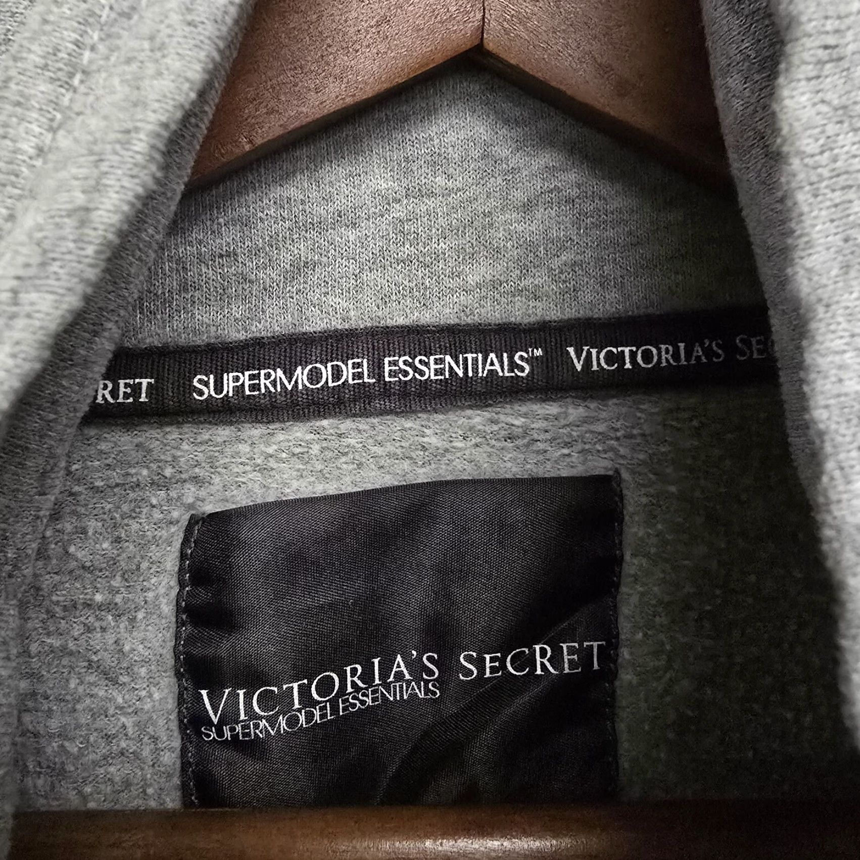 Victoria's Secret Victoria's Secret Supermodel Essentials Gray Button Cowl Neck Sweatshirt S Women Shirt/ Sweatshirt (Regular) Gray Size S / US 4 / IT 40 - 5 Thumbnail