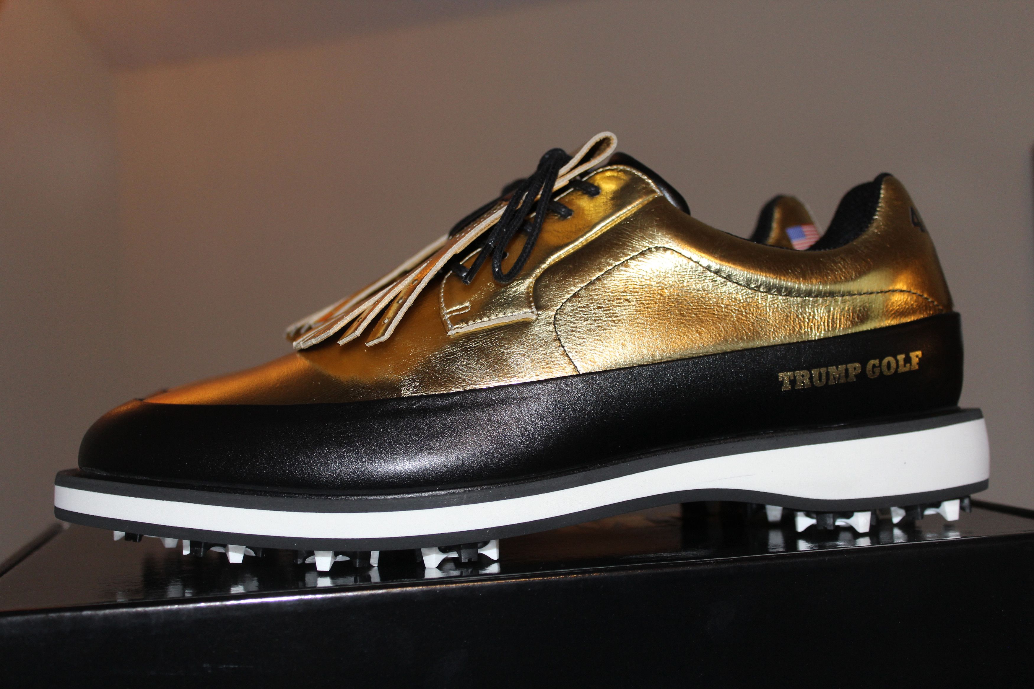 Donald Trump Donald Trump Presidential Gold GOLF Shoes Men Size 11 Size US 11 / EU 44 - 2 Thumbnail