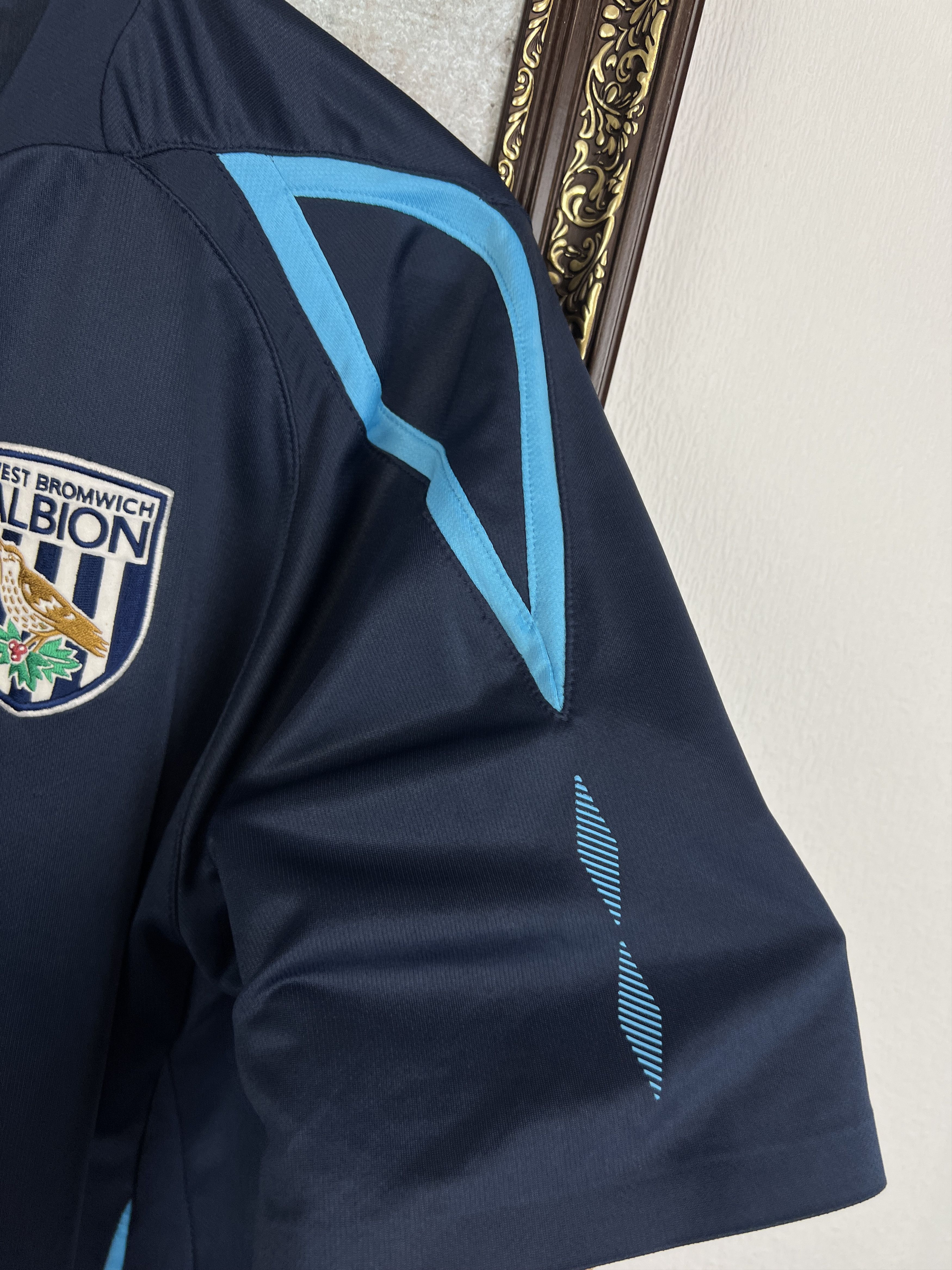Umbro West Bromwich Albion Football Train Shirt Jersey Trikot Size US L / EU 52-54 / 3 - 4 Thumbnail