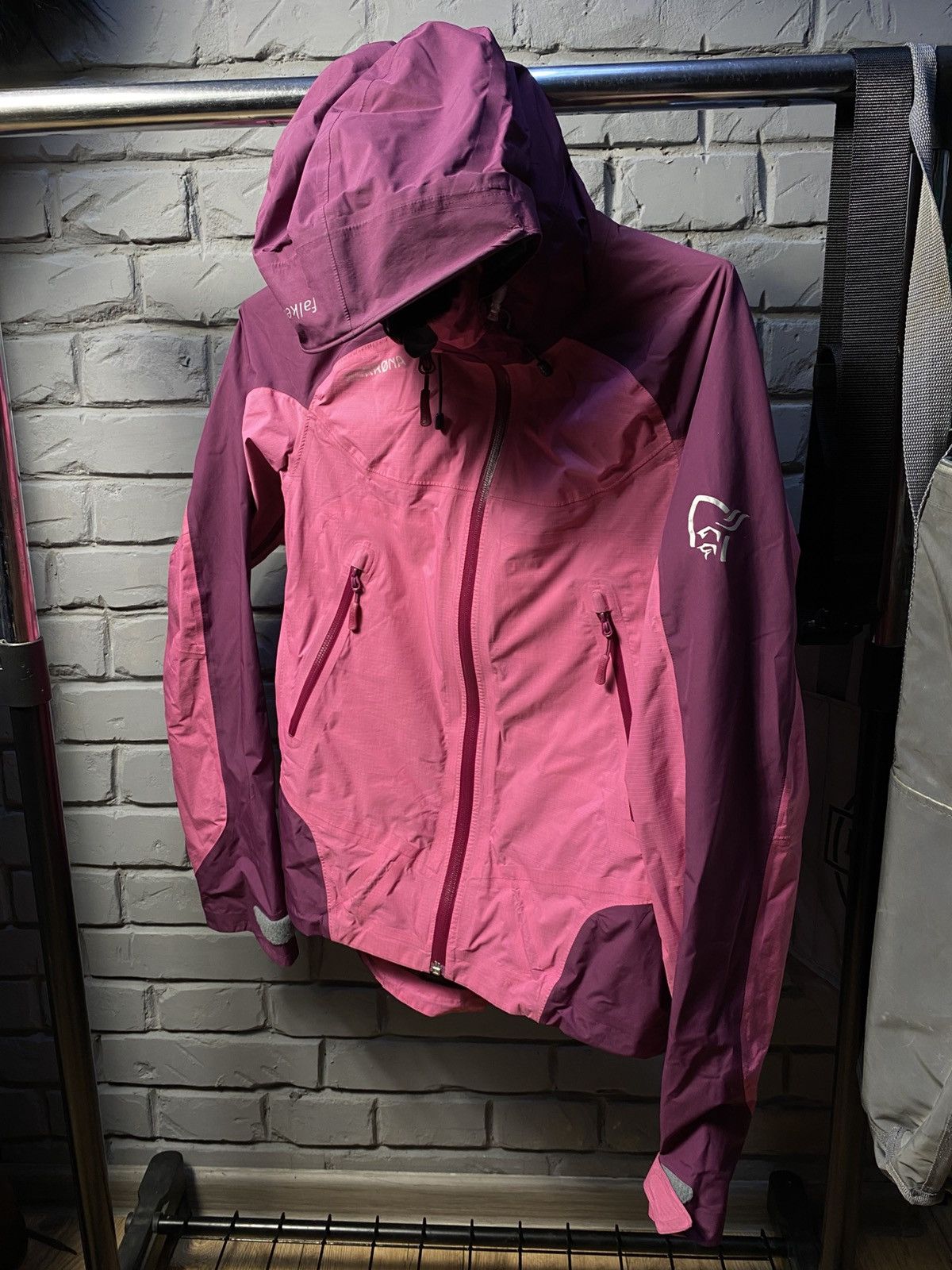 Norrona Norrona Falketind Gore-Tex Jacket Women’s Size S Size S / US 4 / IT 40 - 2 Thumbnail