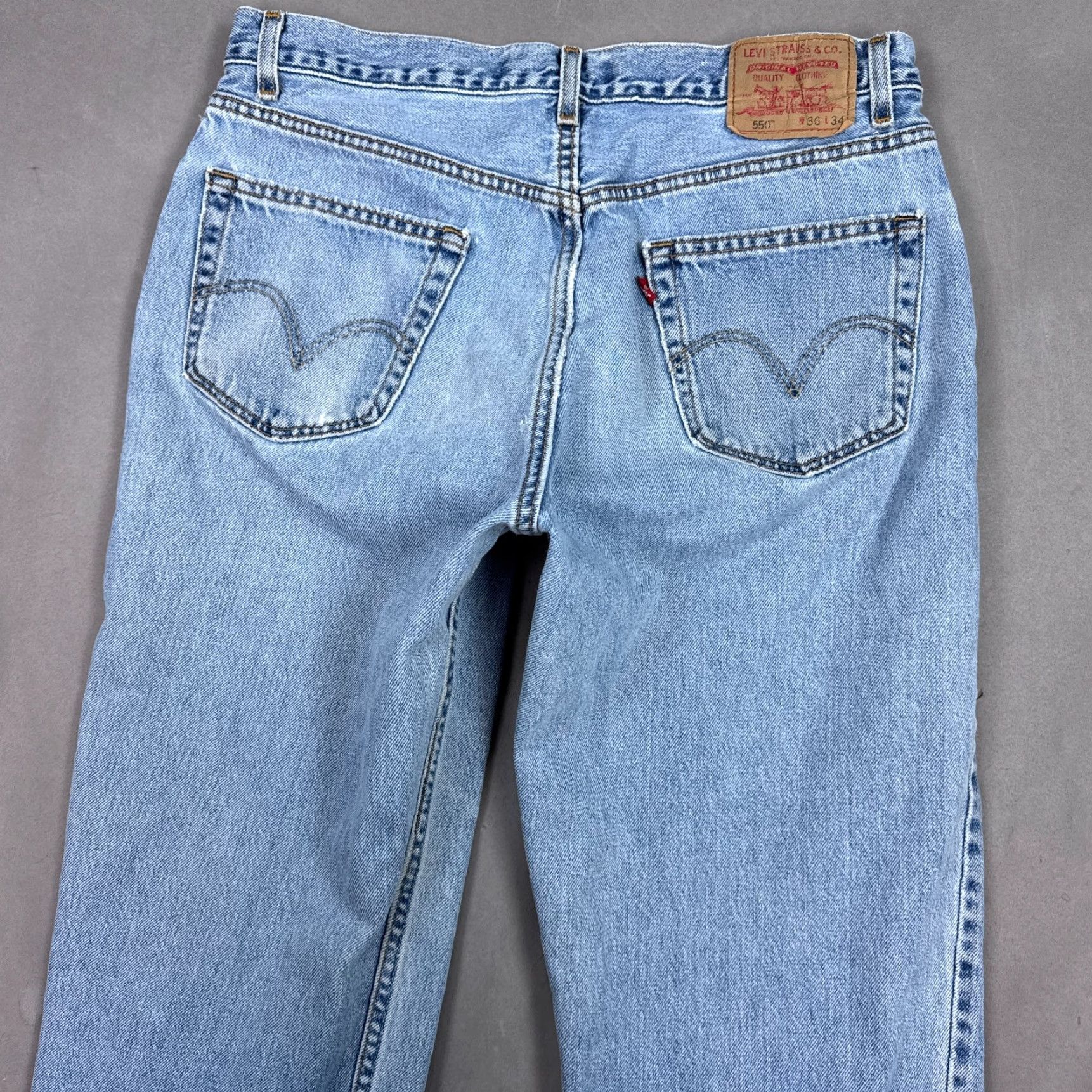 Levi's VINTAGE Levi's Jeans Mens 34x32 Blue Made USA Denim Pants Thrashed 550 (Tag36x34) Size US 36 / EU 52 - 4 Thumbnail