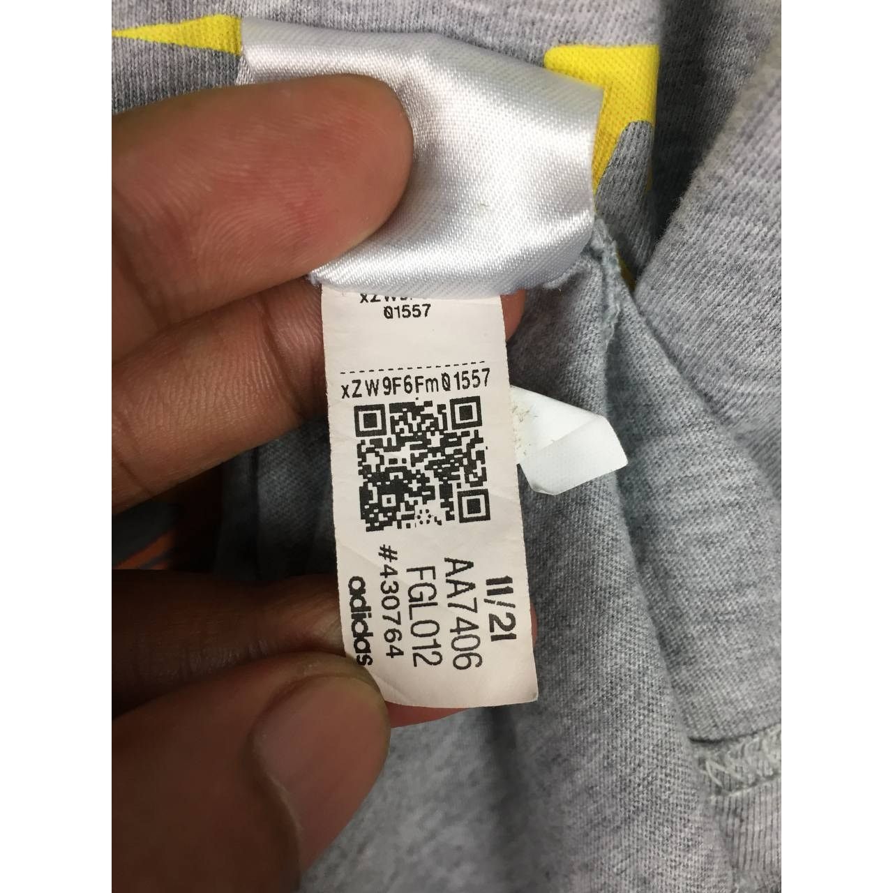 Adidas Adidas Grey Neon Gradient Wavy Logo Graphic Tee Youth XL Size US M / EU 48-50 / 2 - 10 Thumbnail