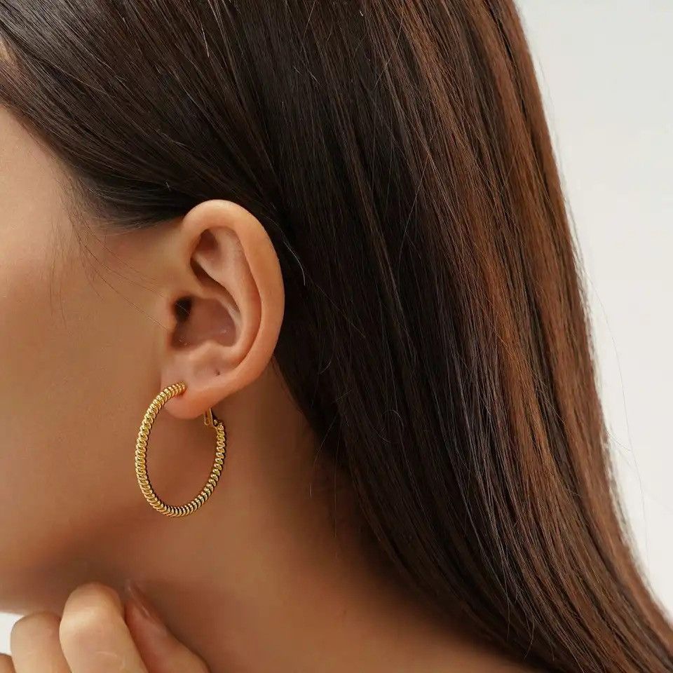Other Chic Round Hoop Earrings Size ONE SIZE - 3 Thumbnail