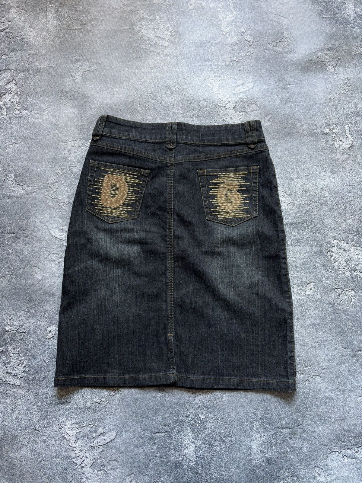 Dolce & Gabbana Dolce&Gabbana Y2K DG Logo Gothic Grunge Wash Denim Skirt Size 26" / US 2 / IT 38 - 2 Thumbnail