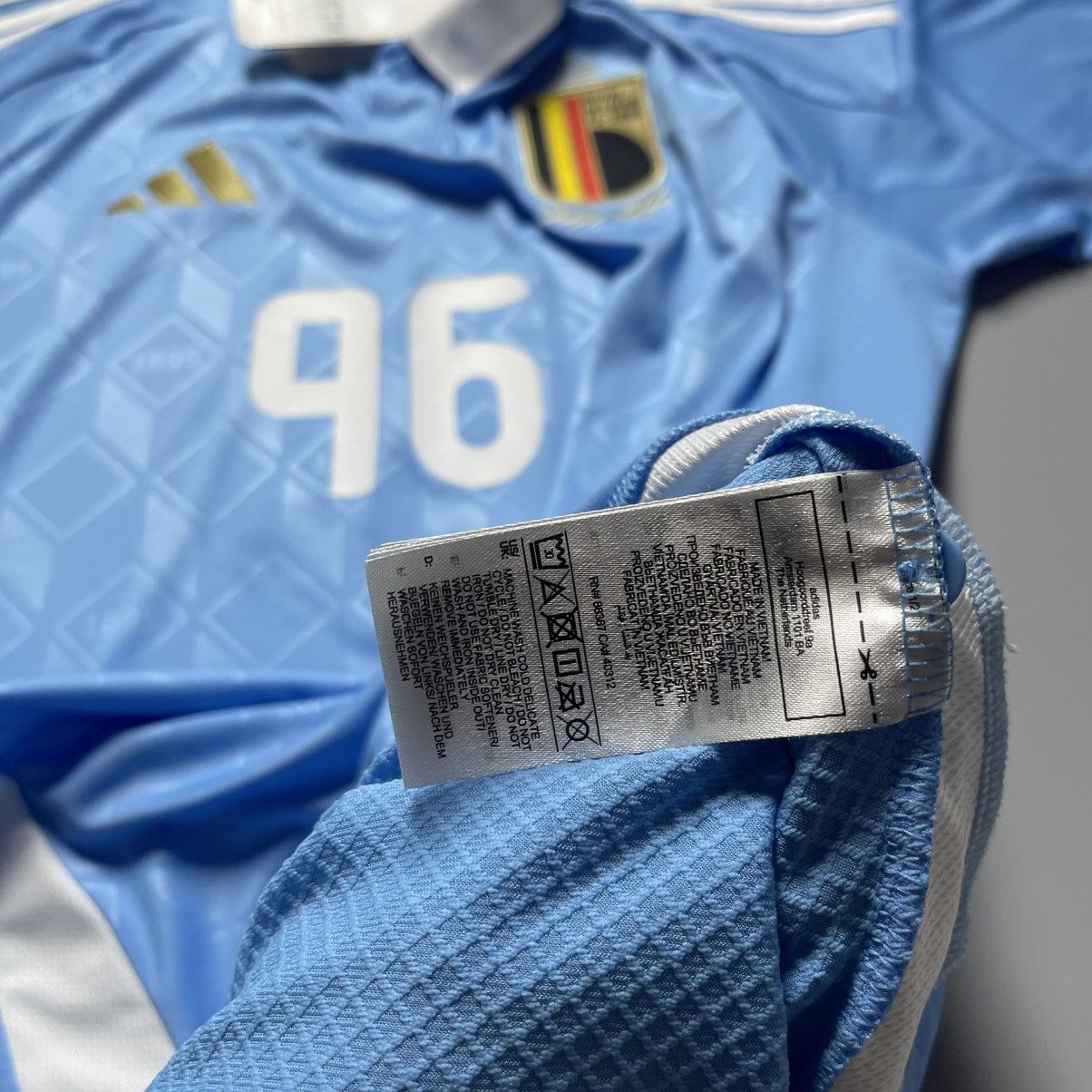 Vintage BELGIUM ADIDAS 2024 EURO FOOTBALL SOCCER AWAY JERSEY Size US L / EU 52-54 / 3 - 7 Thumbnail