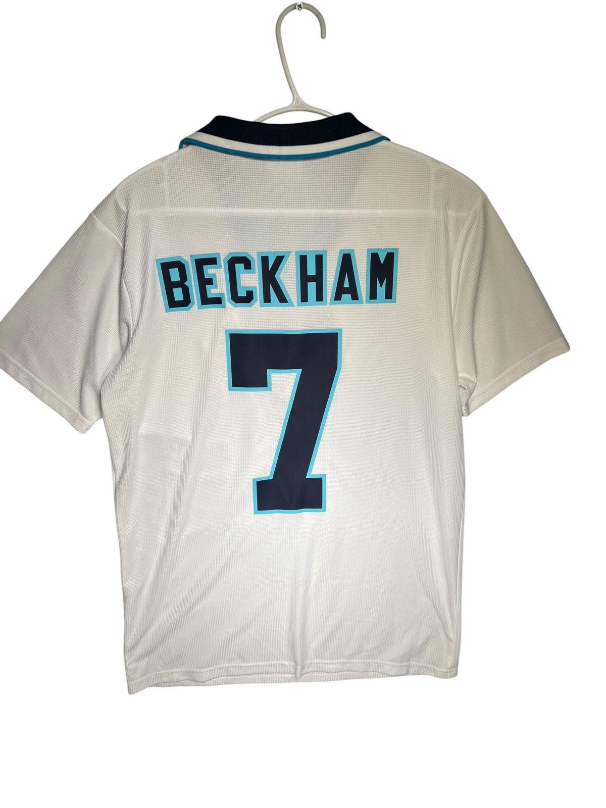 David Beckham × Umbro × Vintage Vintage Umbro 95-96’ Beckham Home Soccer Jersey Size US M / EU 48-50 / 2 - 3 Thumbnail