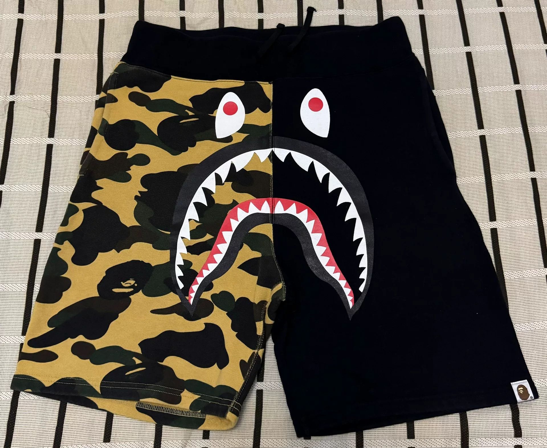 Bape Bape Shark Camo Yellow Shorts M Men Size US 32 / EU 48 - 1 Thumbnail