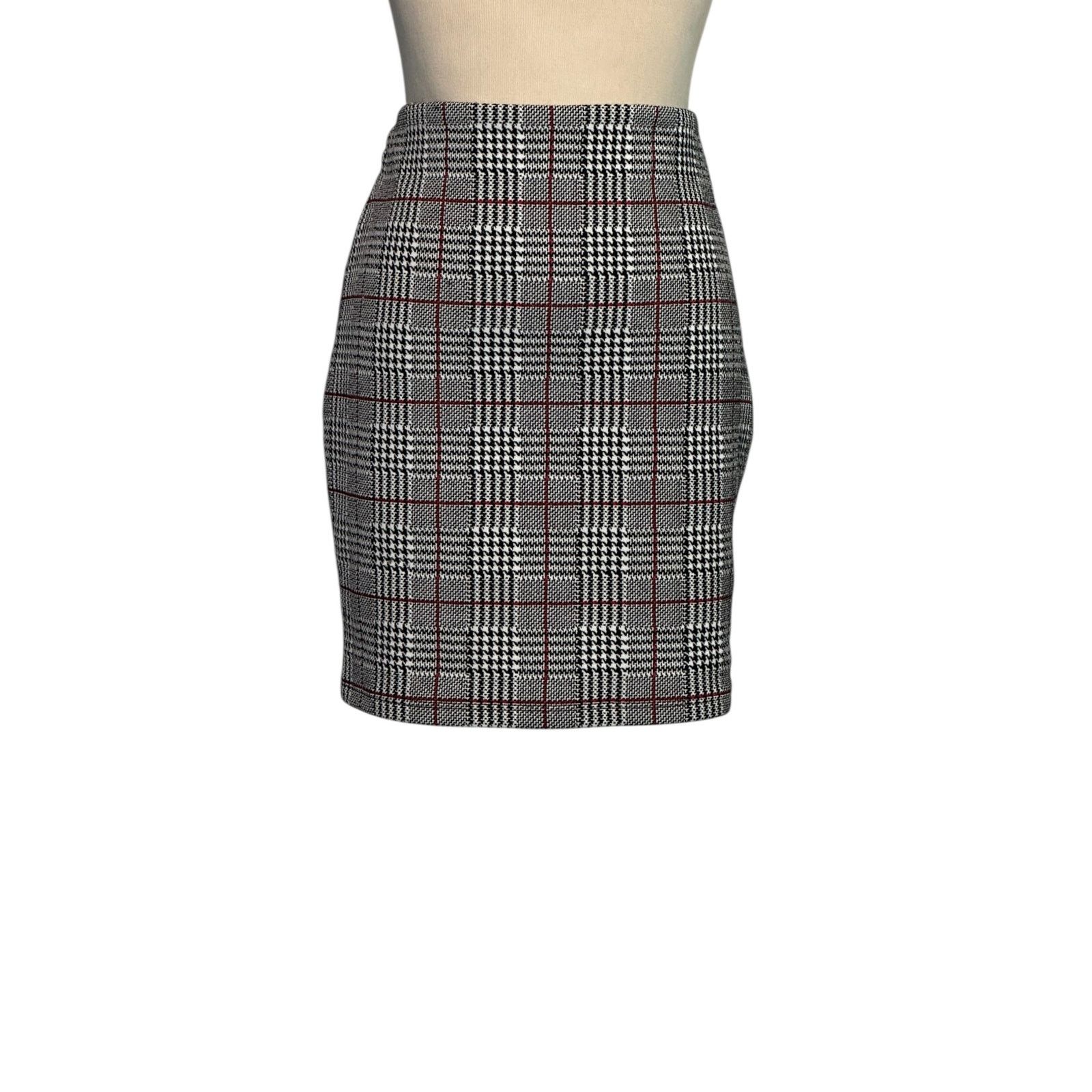 Bershka Bershka black white plaid pull on mini skirt size Medium Size 30" / US 8 / IT 44 - 11 Thumbnail