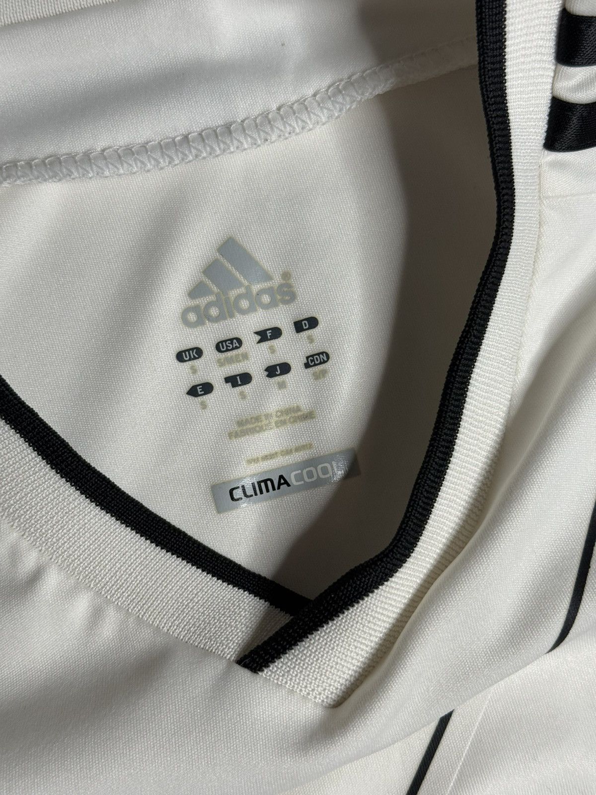 Adidas VINTAGE Y2K Adidas Germany Kit "White" [ M ] PREOWNED Size US M / EU 48-50 / 2 - 6 Thumbnail