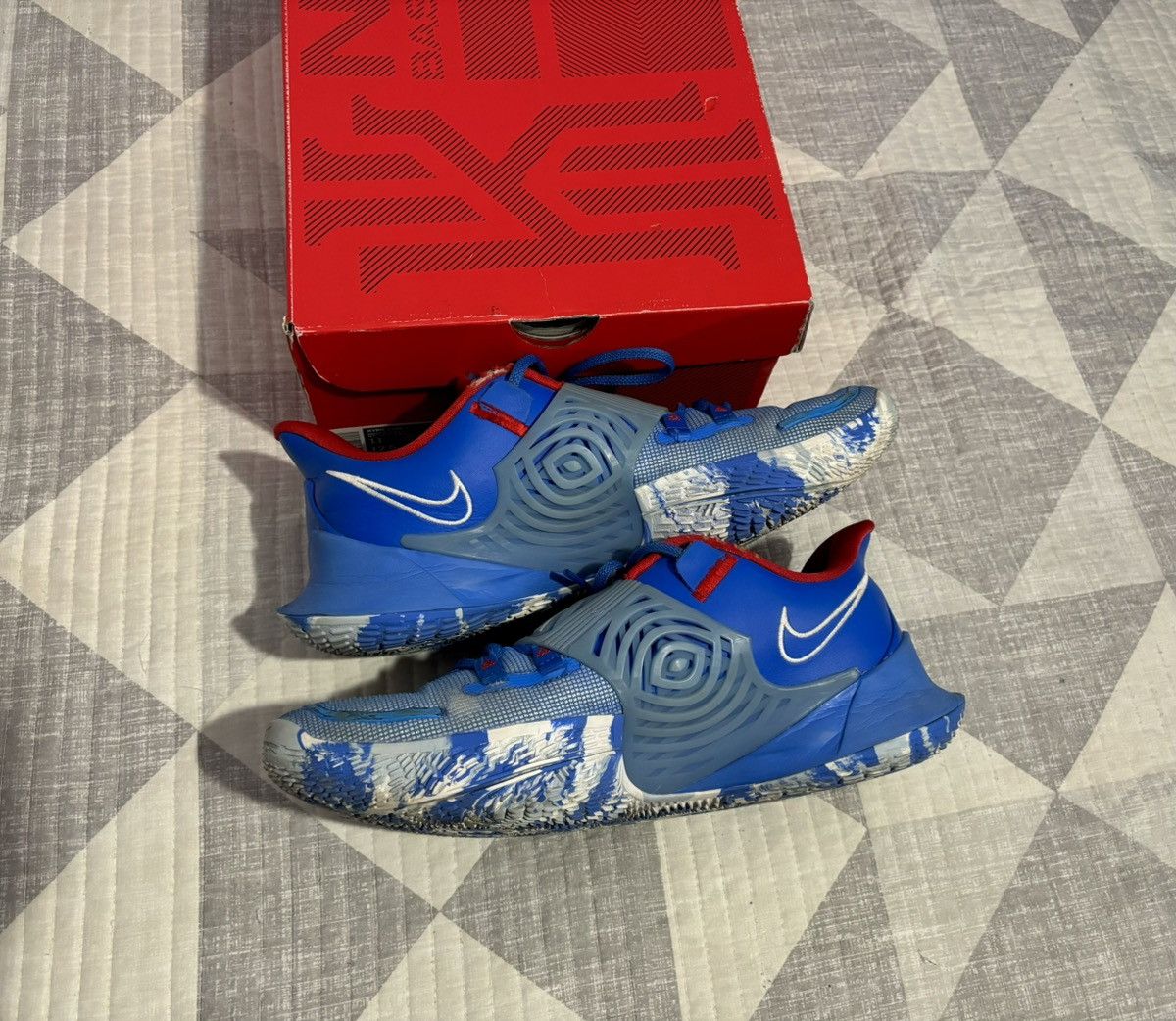 Nike Kyrie 3 Low Pacific Blue Size US 11 / EU 44 - 4 Thumbnail