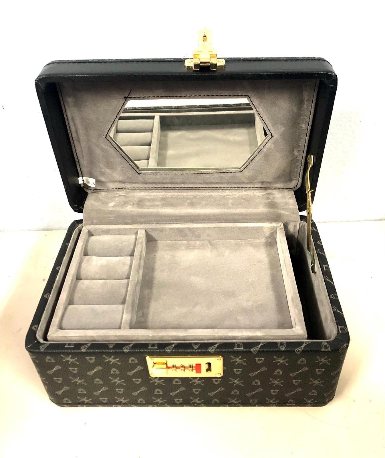 Designer Jewelry Toiletry Makeup Briefcase Carrying Bag Black/Gray Size ONE SIZE - 3 Thumbnail