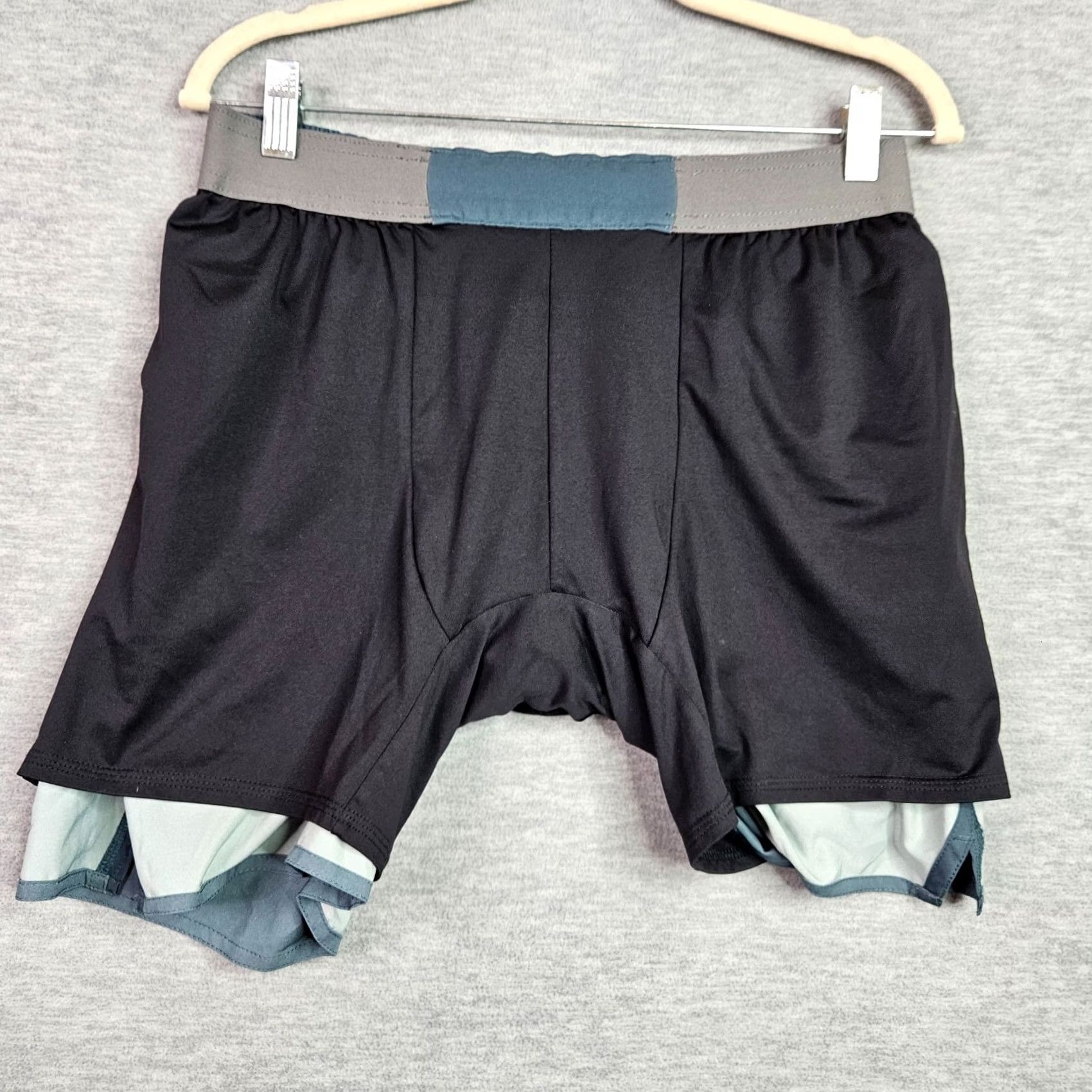Vuori Vuori Shorts Mens M Trail Blue White Striped V341 Performance Athleisure Athletic Pocket Adjustable Waist Pockets Regular Size M Blue Mens Size US 31 - 3 Thumbnail
