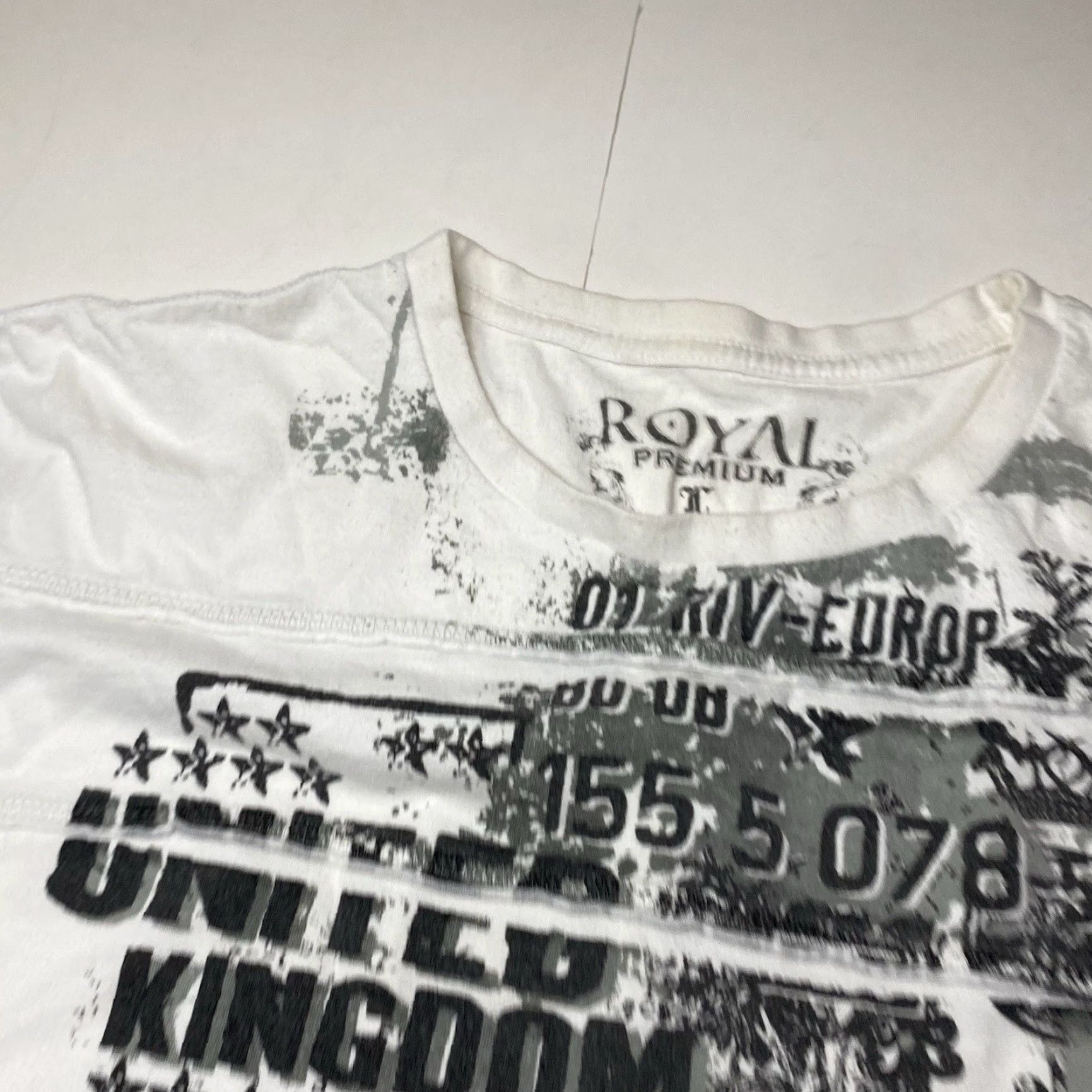 Affliction VINTAGE Royal Premium T-Shirt Men L White Graphic Grunge Crew Neck Short Sleeve 90s Style Size US L / EU 52-54 / 3 - 7 Thumbnail