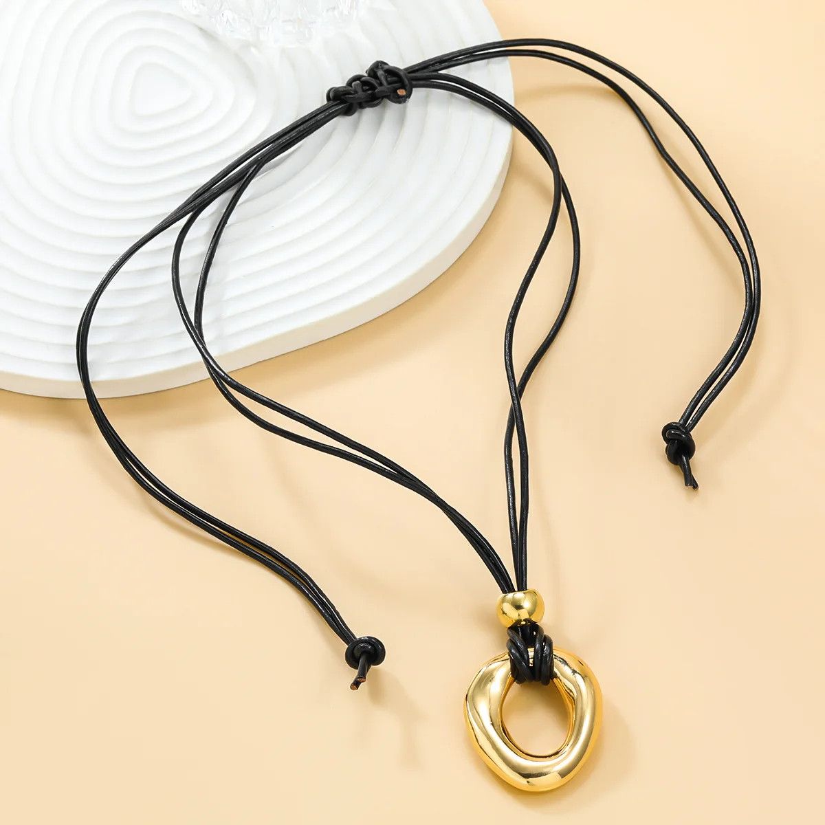 Other Vintage Metal Pendant Necklaces Size ONE SIZE - 4 Thumbnail