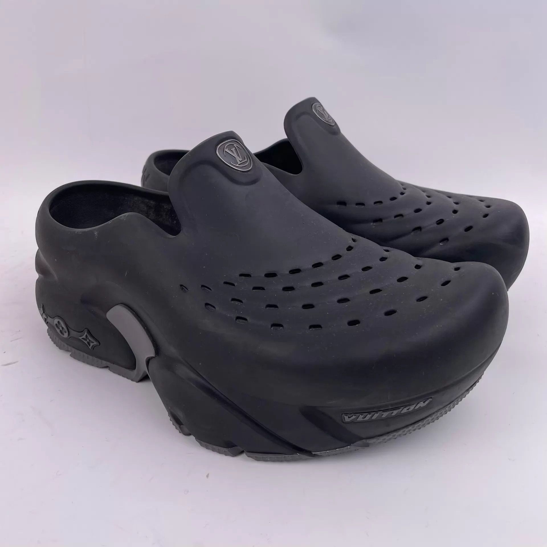 Louis Vuitton LV Black Slides US 7 Size US 7 / EU 40 - 2 Thumbnail