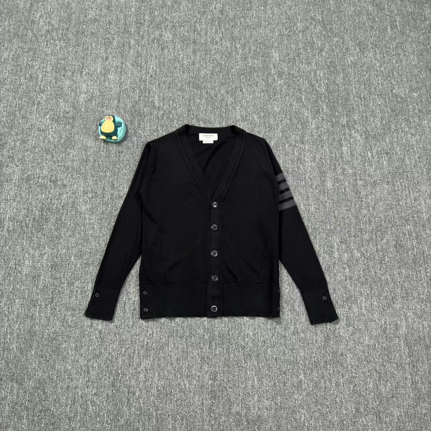 Thom Browne Thom Browne TB Black Wool Striped V-Neck Cardigan Size US XS / EU 42 / 0 - 1 Thumbnail