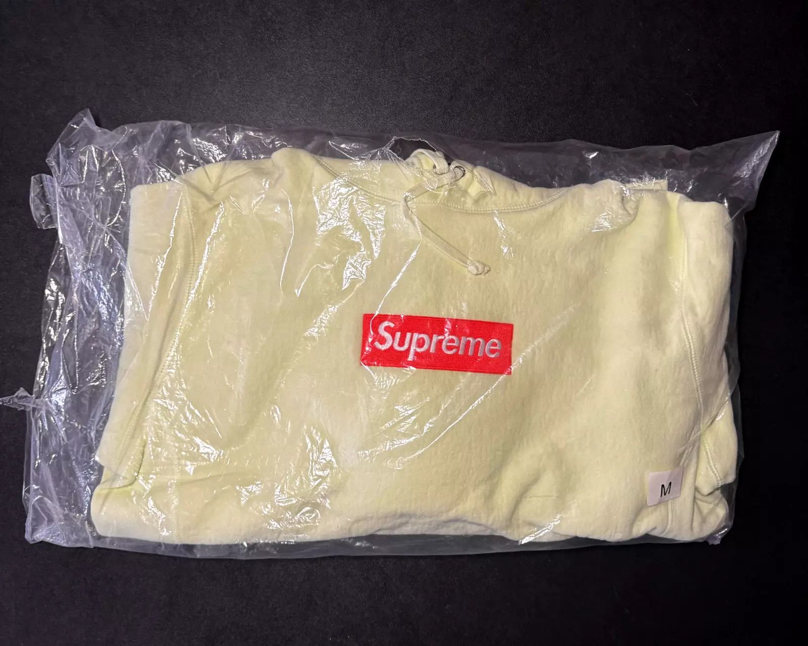 Supreme Supreme Box Logo Hooded Sweatshirt Pale Lime FW17 Size US M / EU 48-50 / 2 - 1 Thumbnail