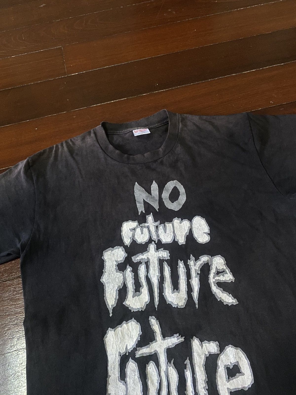 Band Tees FIRE 🔥 VINTAGE Y2K SUPREME NO FUTURE SEX PISTOL 2003 Size US M / EU 48-50 / 2 - 5 Thumbnail