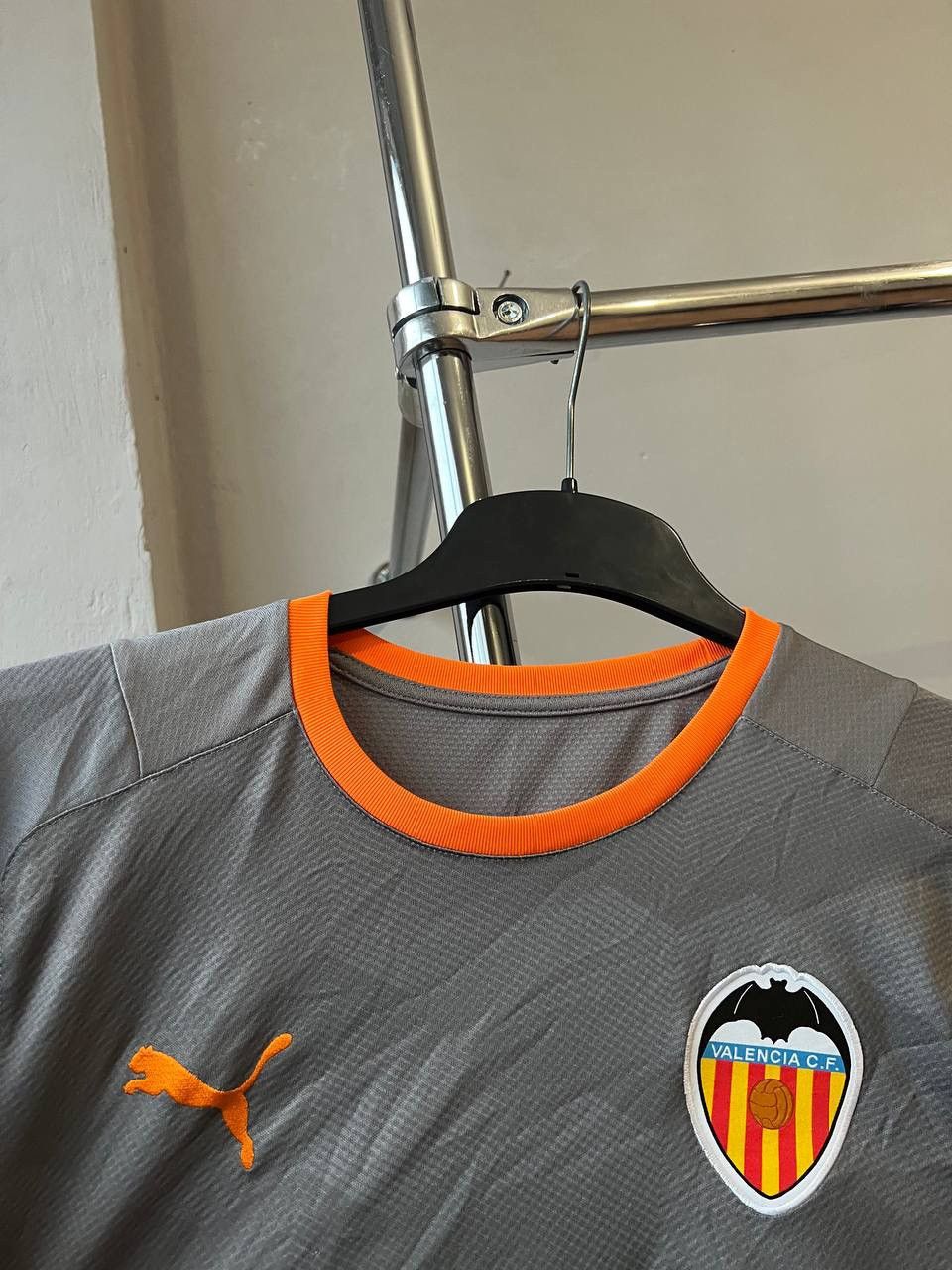 Puma 2021/22 RARE VALENCIA CF FOUTH SOCCER JERSEY FOOTBALL SHIRT Size US S / EU 44-46 / 1 - 5 Thumbnail