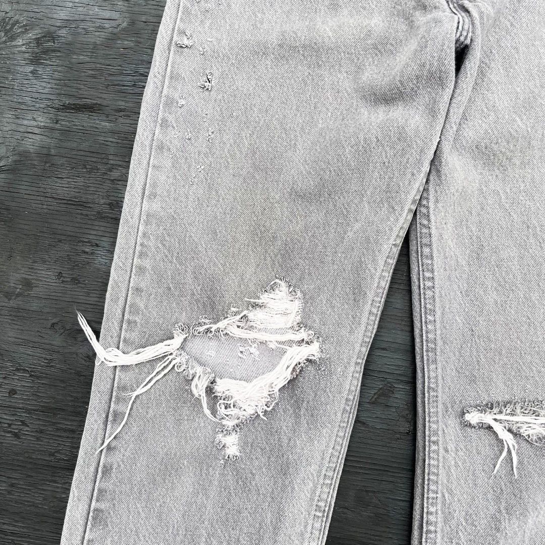 Levi's × Vintage Levi’s 505 1980 80s W31 Vintage Grey Ripped USA Denim Jeans Size US 31 - 4 Thumbnail