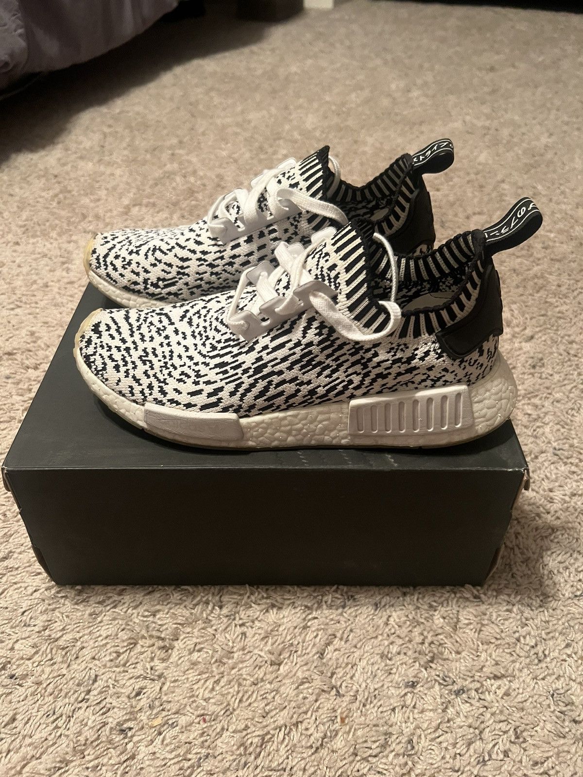 adidas gazelle silver green womens Adidas NMD R1 PK Zebra White NOIRFONCE Sneakers