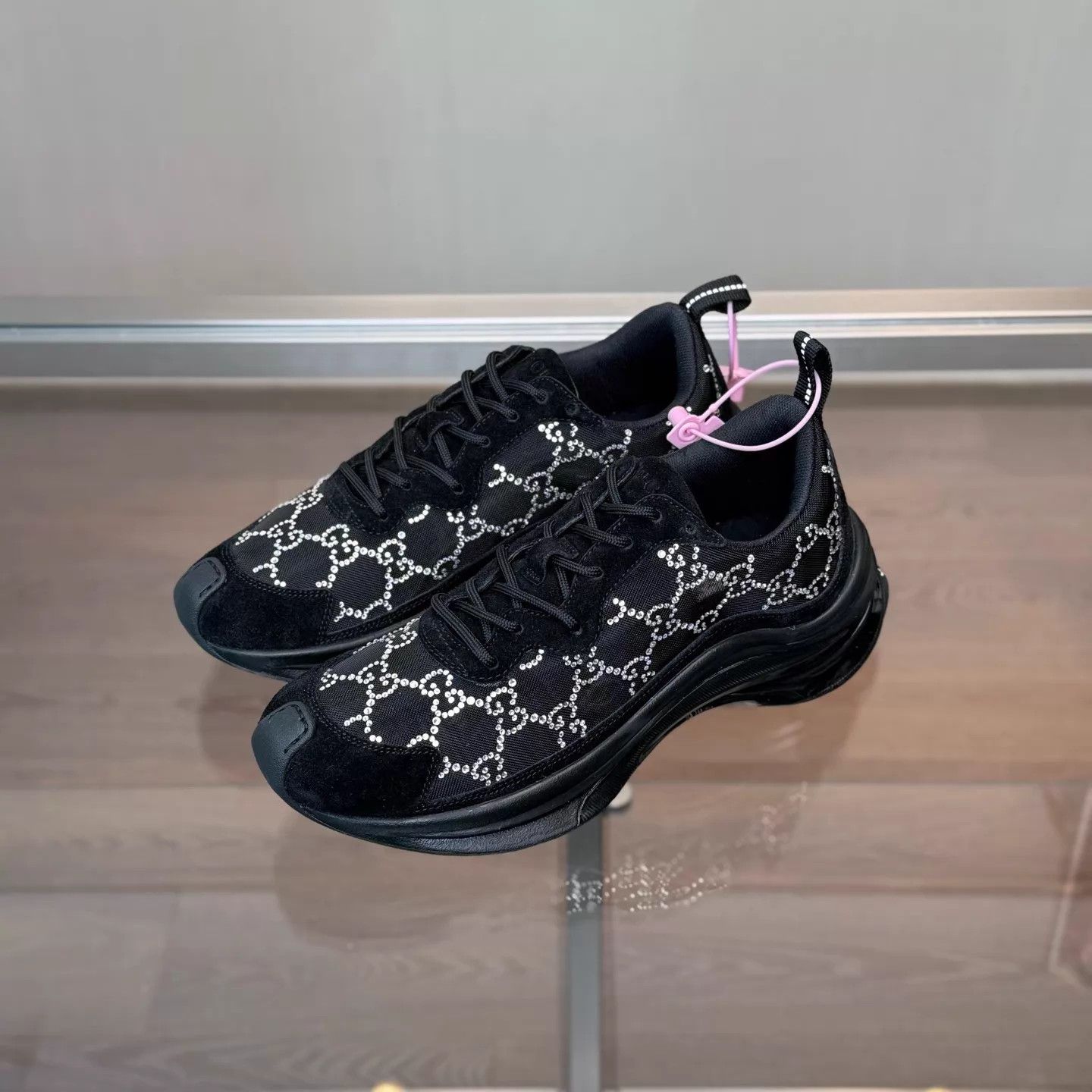 Gucci Gucci Crystal Perforated Runners 37.5W Size US 7 / IT 37 - 1 Thumbnail
