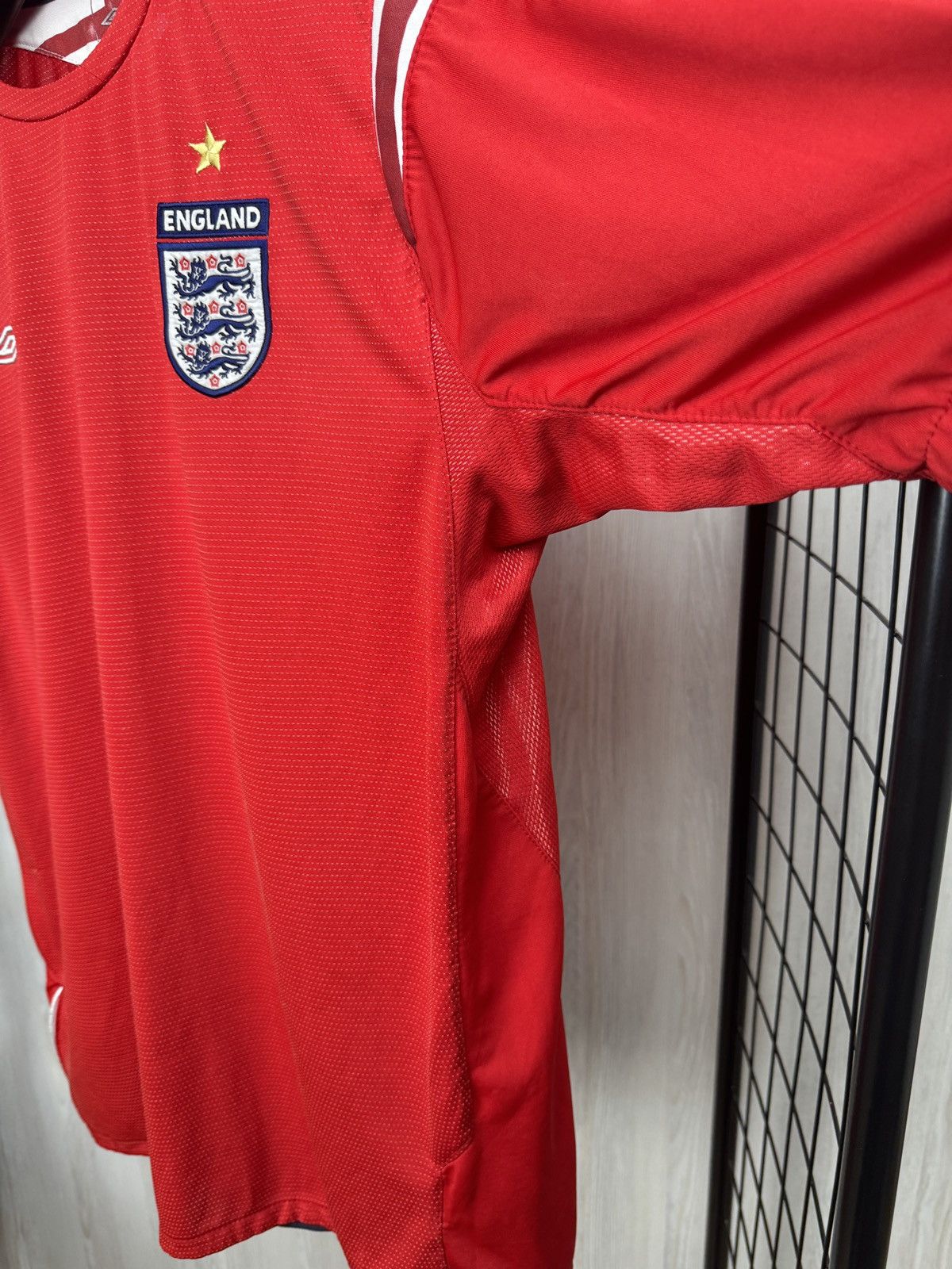 Umbro Umbro England 2004 2006 away soccer jersey football shirt Size US L / EU 52-54 / 3 - 6 Thumbnail
