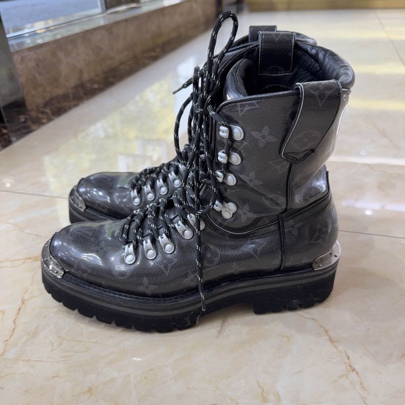 Louis Vuitton Louis Vuitton Comfortable Black Short Martin Boots 0079 Size US 9 / IT 39 - 1 Thumbnail
