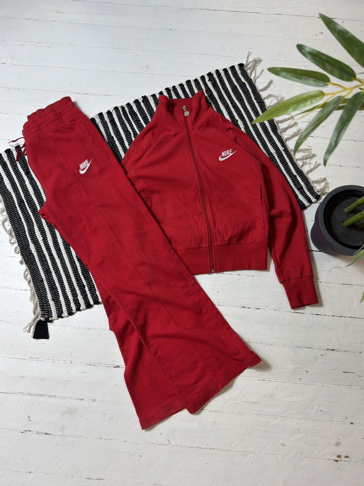 Nike VINTAGE NIKE 2000s RED TRACKSUIT Size XL / US 12-14 / IT 48-50 - 1 Thumbnail