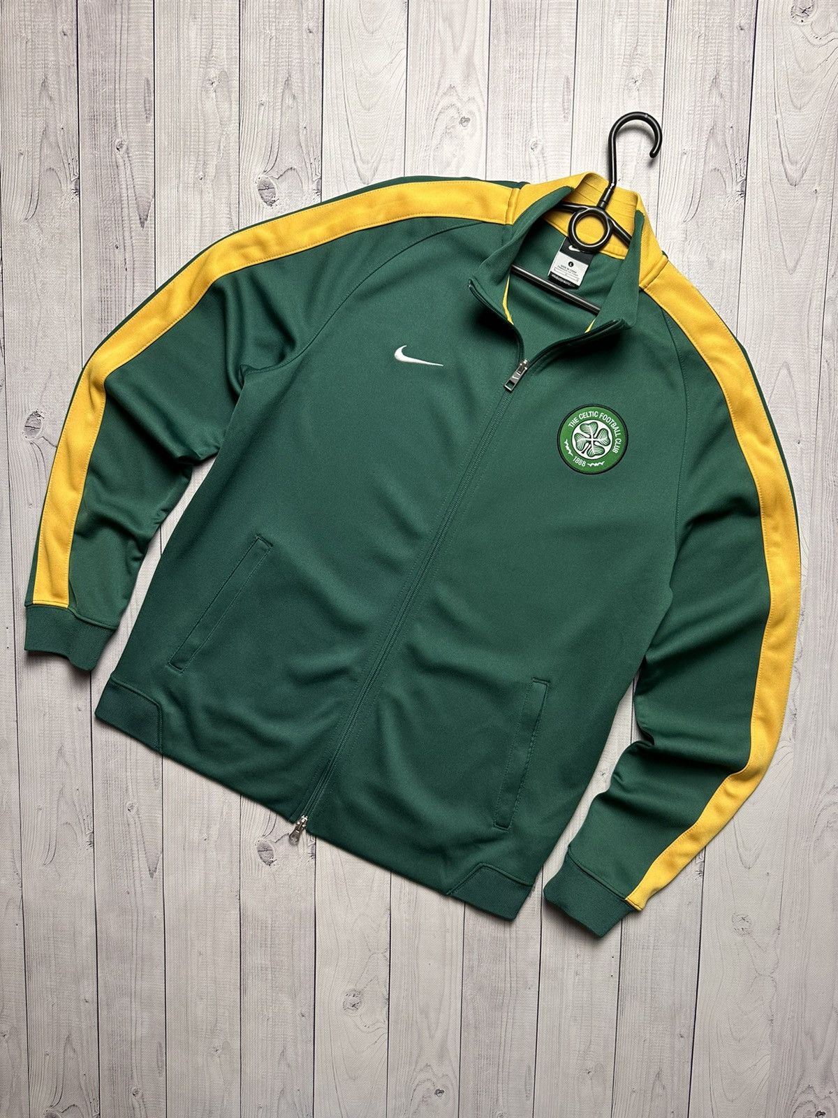 Vintage Vintage Nike Celtic soccer track jacket size L logo green Size US L / EU 52-54 / 3 - 1 Thumbnail