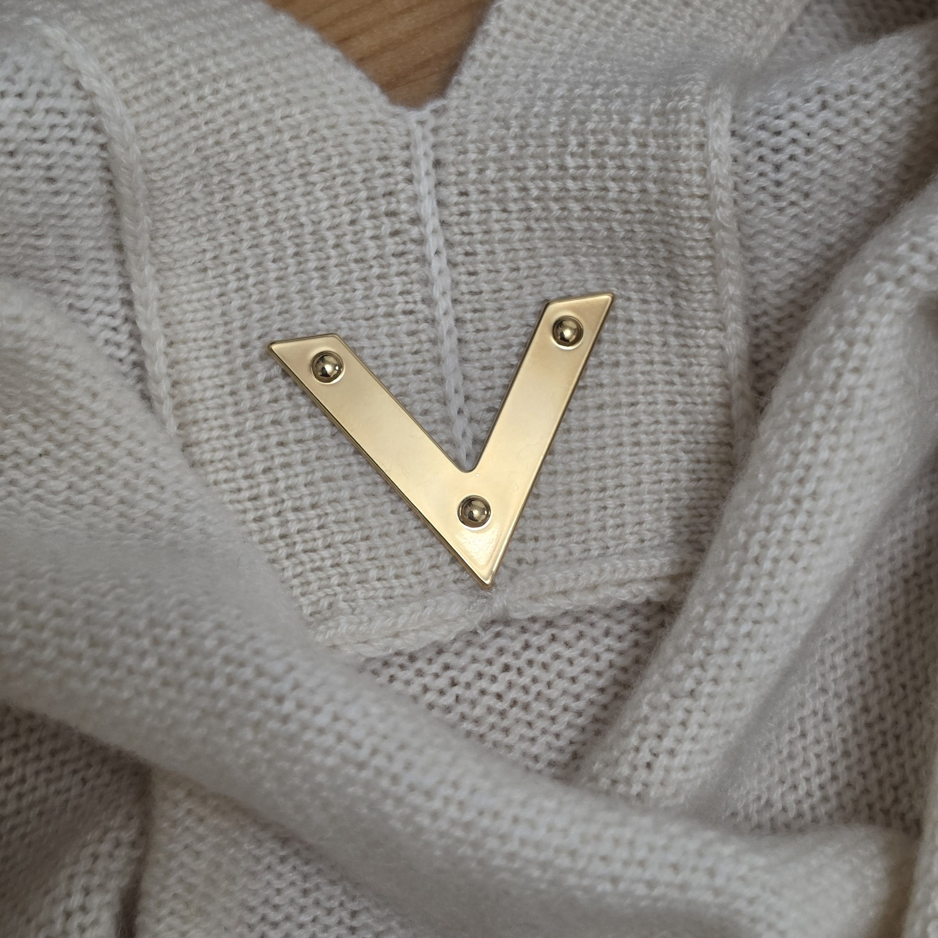 Valentino Cashmere V-neck Sweater Size L / US 10 / IT 46 - 8 Thumbnail