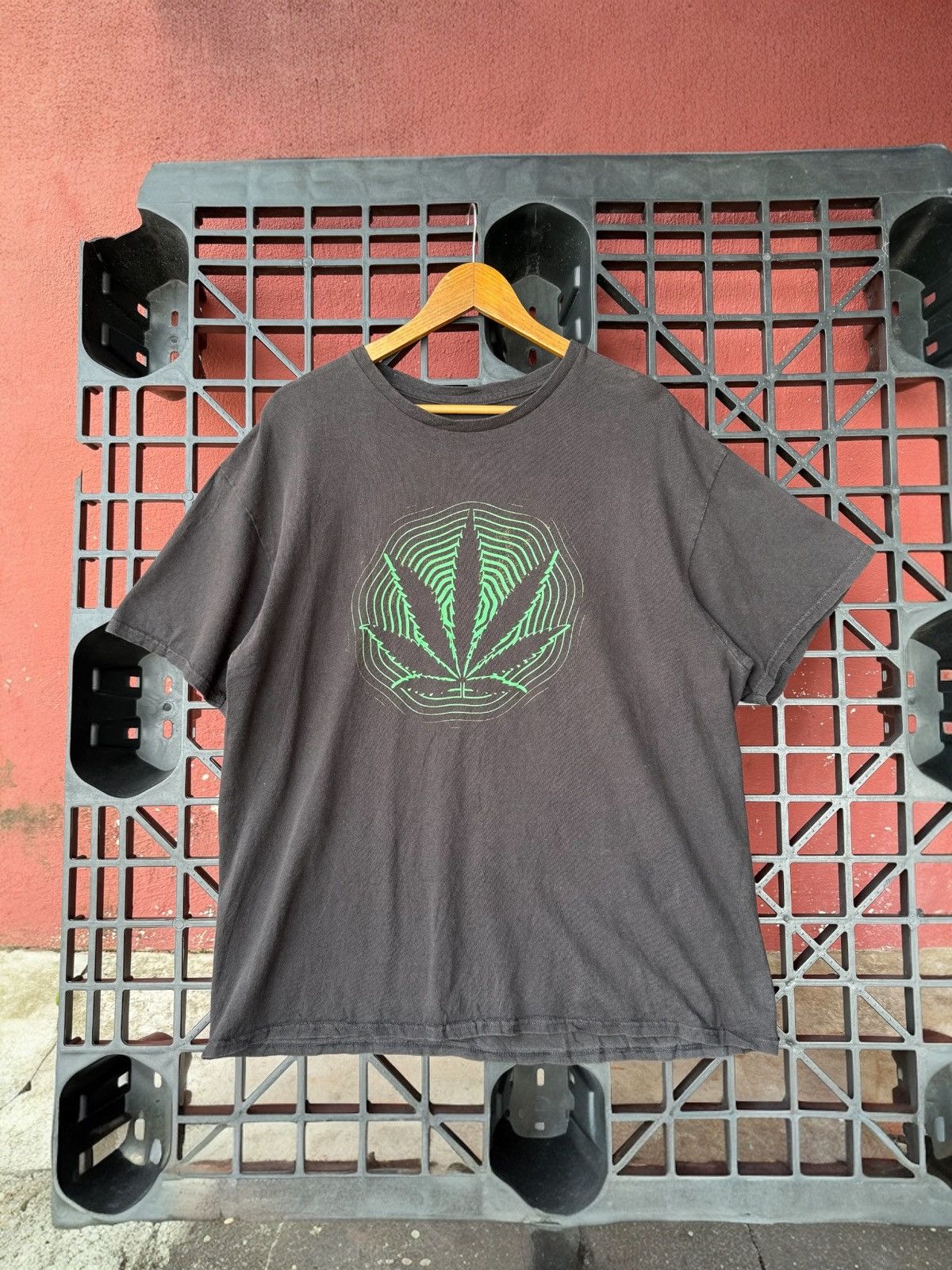 Vintage Vintage Ganja Marijuana Rasta Graphic Tee Size US XL / EU 56 / 4 - 1 Thumbnail