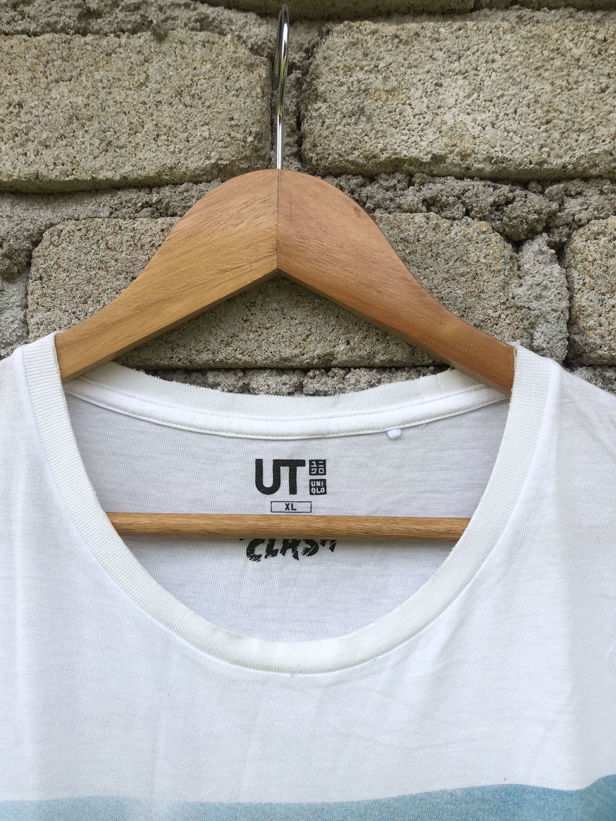 Band Tees UT Uniqlo X Band The Clash London Calling Tshirt Size US L / EU 52-54 / 3 - 7 Thumbnail