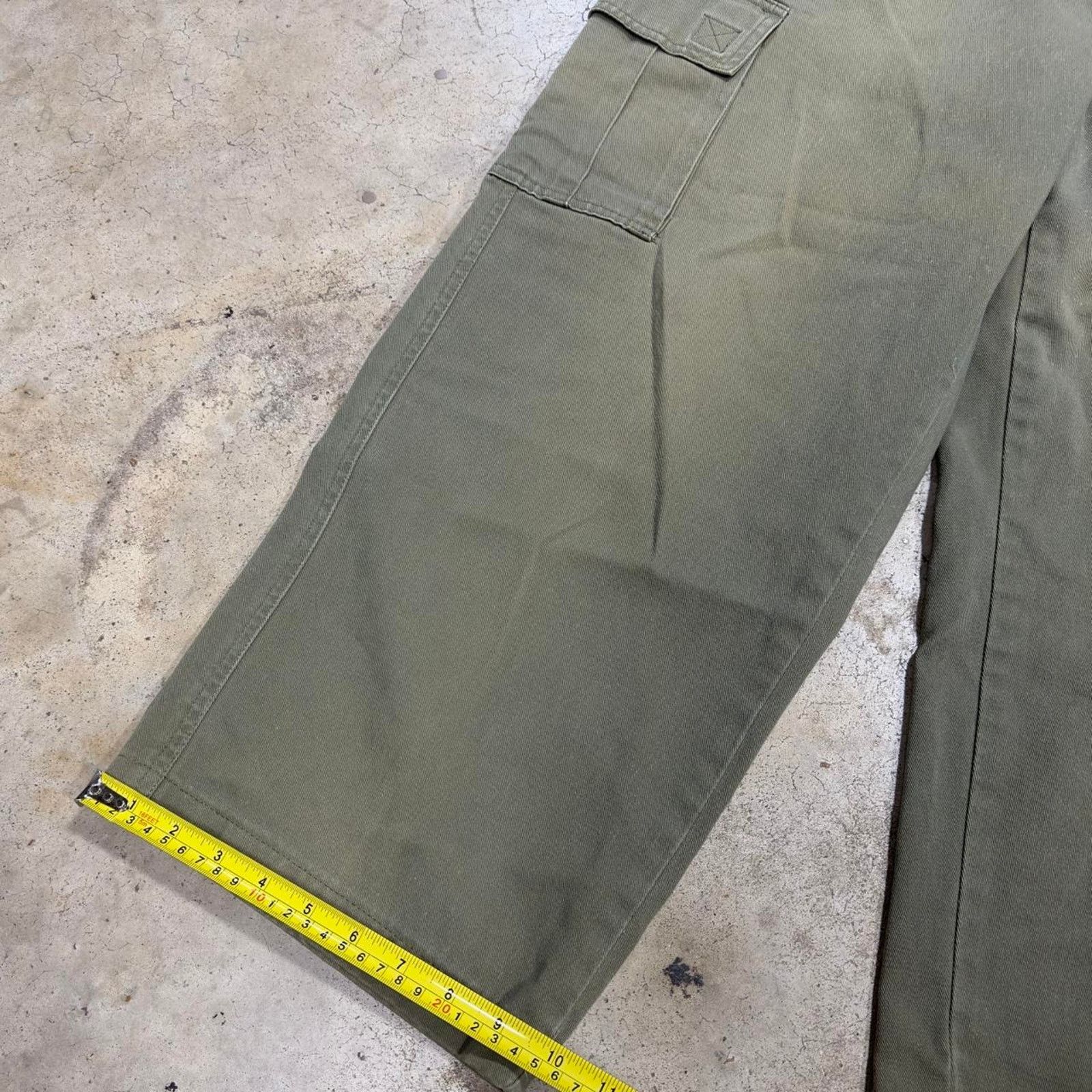 Japanese Brand × Vintage Baggy Y2K Faded Olive Green Cargo Workwear Pants Size US 36 / EU 52 - 6 Thumbnail