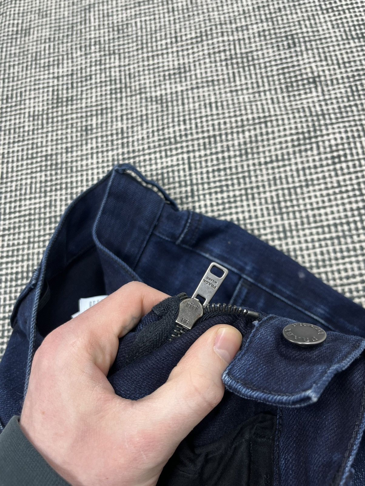 Prada 2017 Prada slim jeans nice washed indigo back tab logo Size US 30 / EU 46 - 6 Thumbnail
