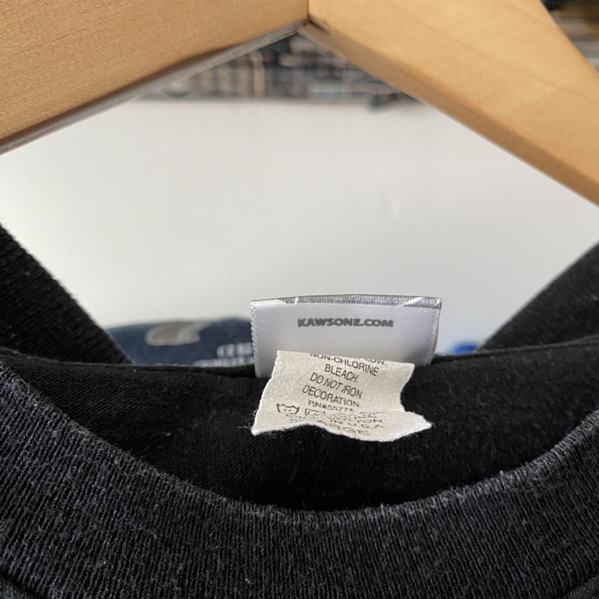 Kaws Vintage Kaws One T-Shirt Heart Bones 2000s Made in USA Y2K Size US L / EU 52-54 / 3 - 4 Thumbnail