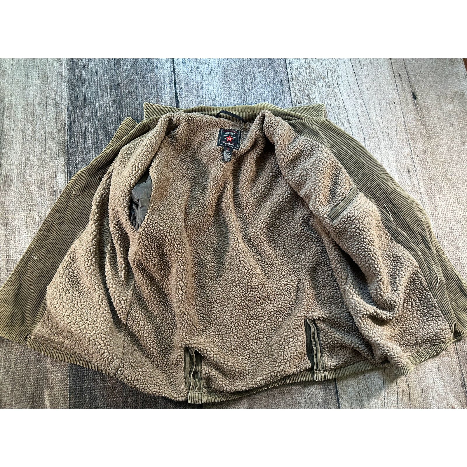American Eagle Outfitters Vintage American Eagle Outfitters Corduroy Sherpa jacket XL Size US XL / EU 56 / 4 - 6 Thumbnail
