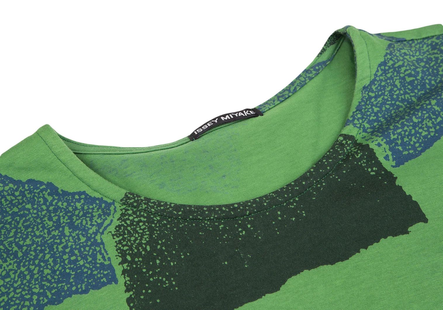 Issey Miyake Graphic Print T-Shirt in Green, Size M Size US M / EU 48-50 / 2 - 4 Thumbnail