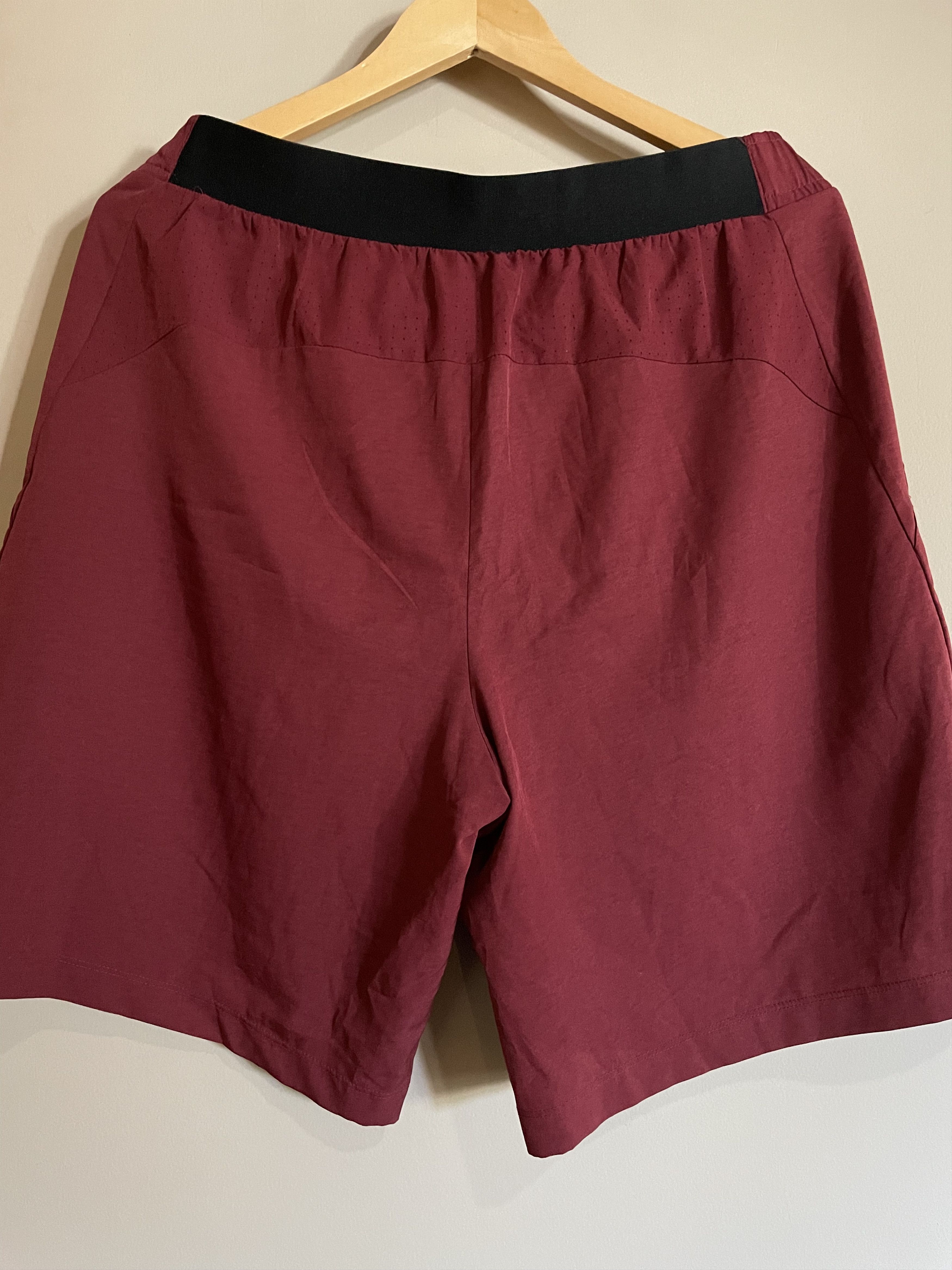 Asics Asics Red Training Shorts, Men's Large Size US 35 - 2 Thumbnail
