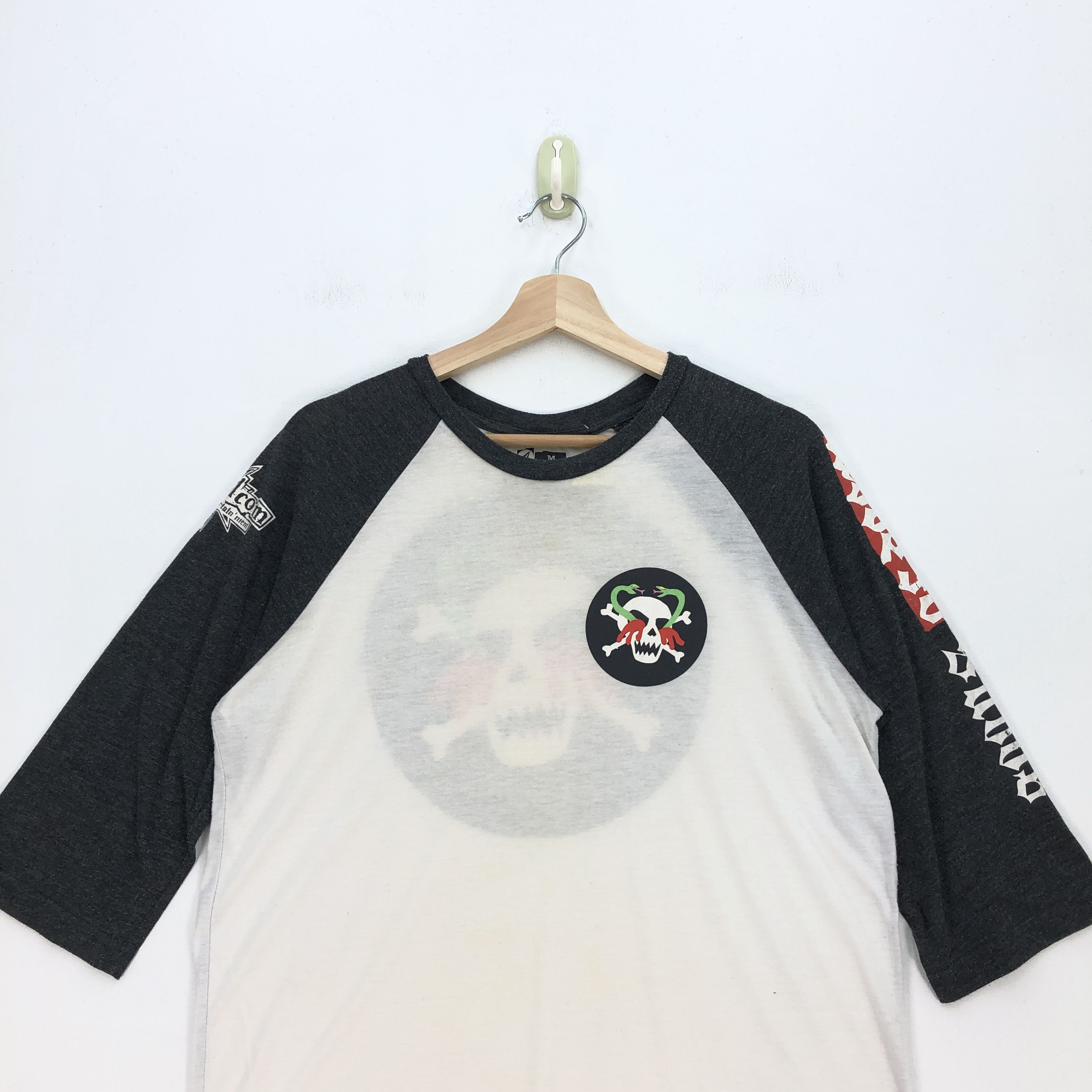 Vintage Volcom T Shirt Snake Skulls Volcom Surf Skater Tees Size US S / EU 44-46 / 1 - 3 Thumbnail