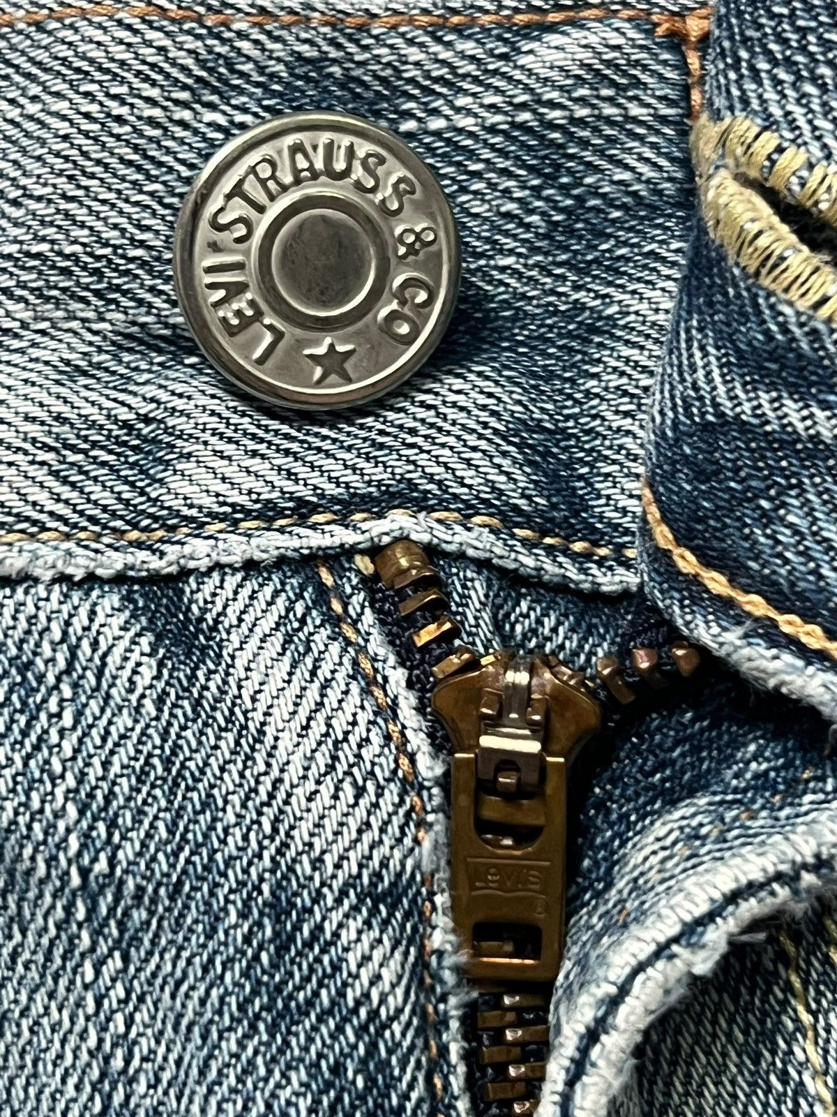 Levi's Baggy Vintage Levi’s 703 - Faded, Distressed Denim Size US 33 - 11 Thumbnail