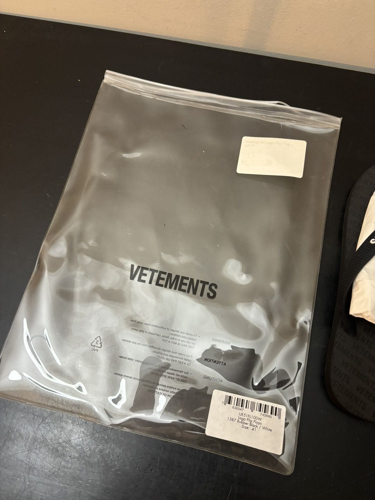 Vetements Vetements Logo Thong Flip Flops Black Size US 8 / EU 41 - 9 Thumbnail