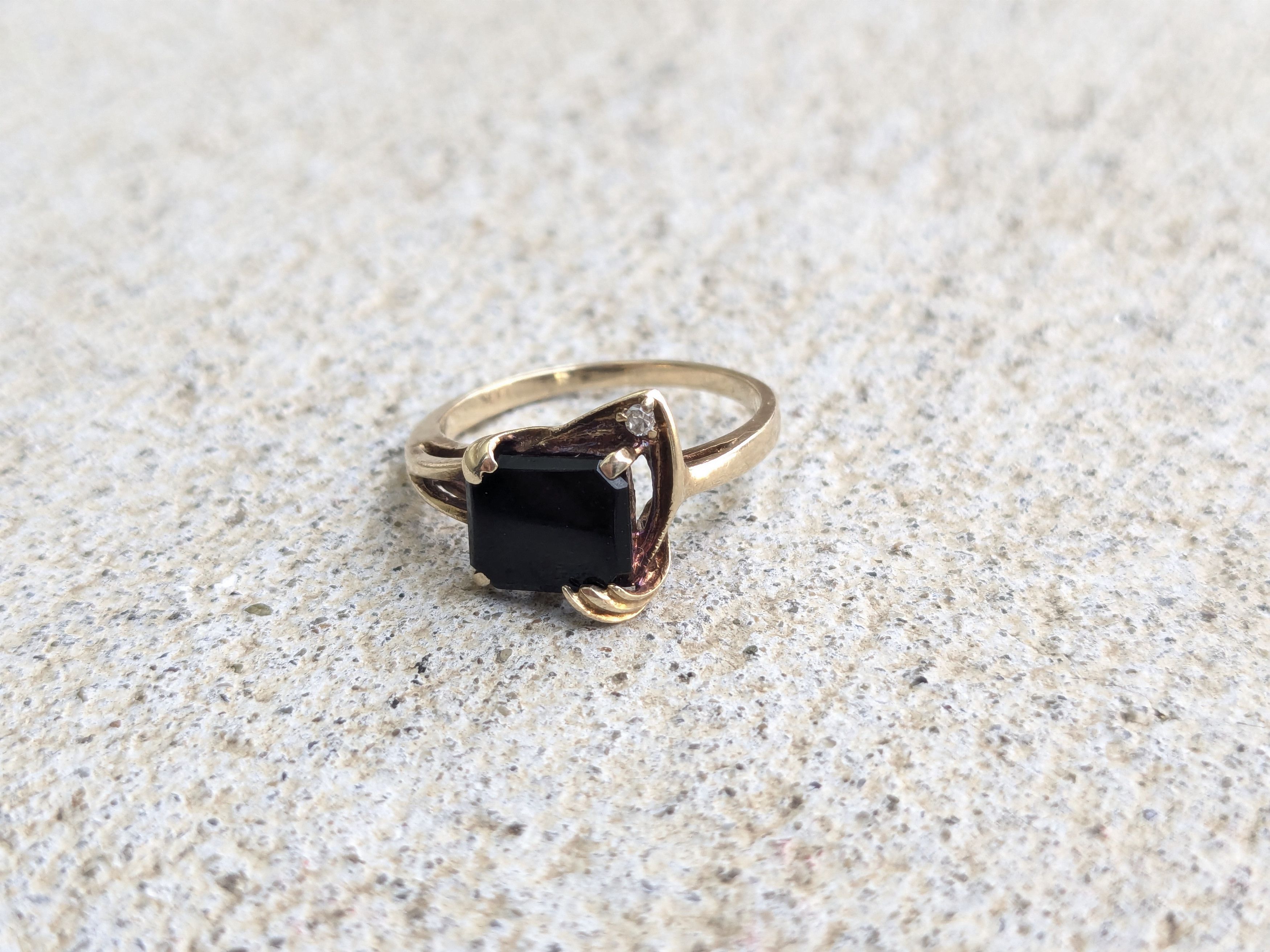 Jewelry × Vintage 10k Yellow Gold Ring Black Onyx Diamond 5.75 Size ONE SIZE - 2 Thumbnail