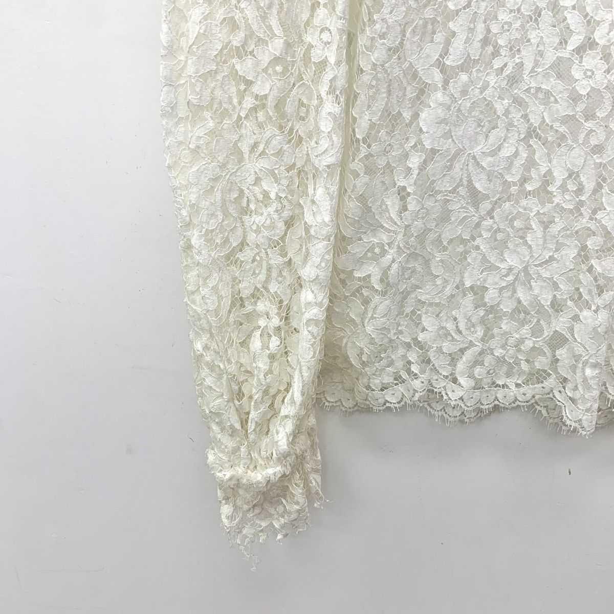 Chanel Chanel White Floral Embroidered Cotton Lace Blouse Size S / US 4 / IT 40 - 4 Thumbnail