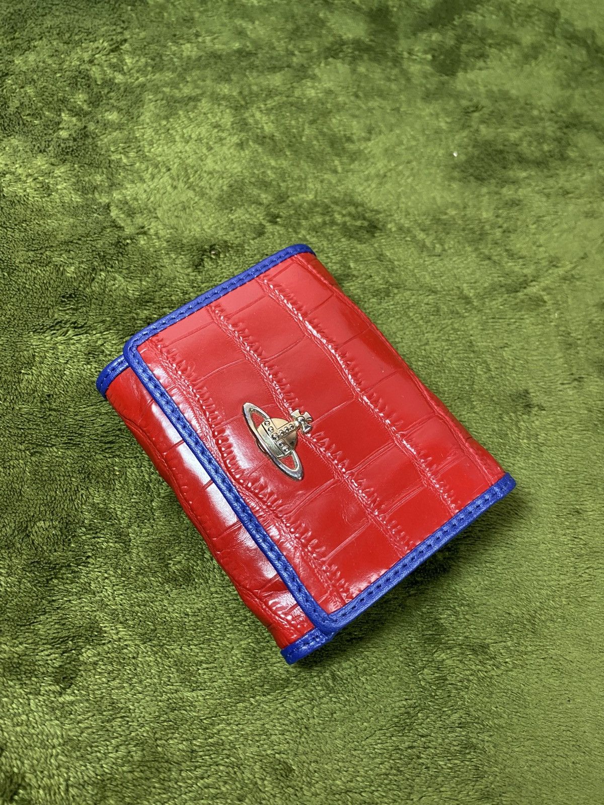 Designer × Vivienne Westwood Vivienne Westwood Embossed Crocodile Red Clasp Wallet Size ONE SIZE - 1 Thumbnail