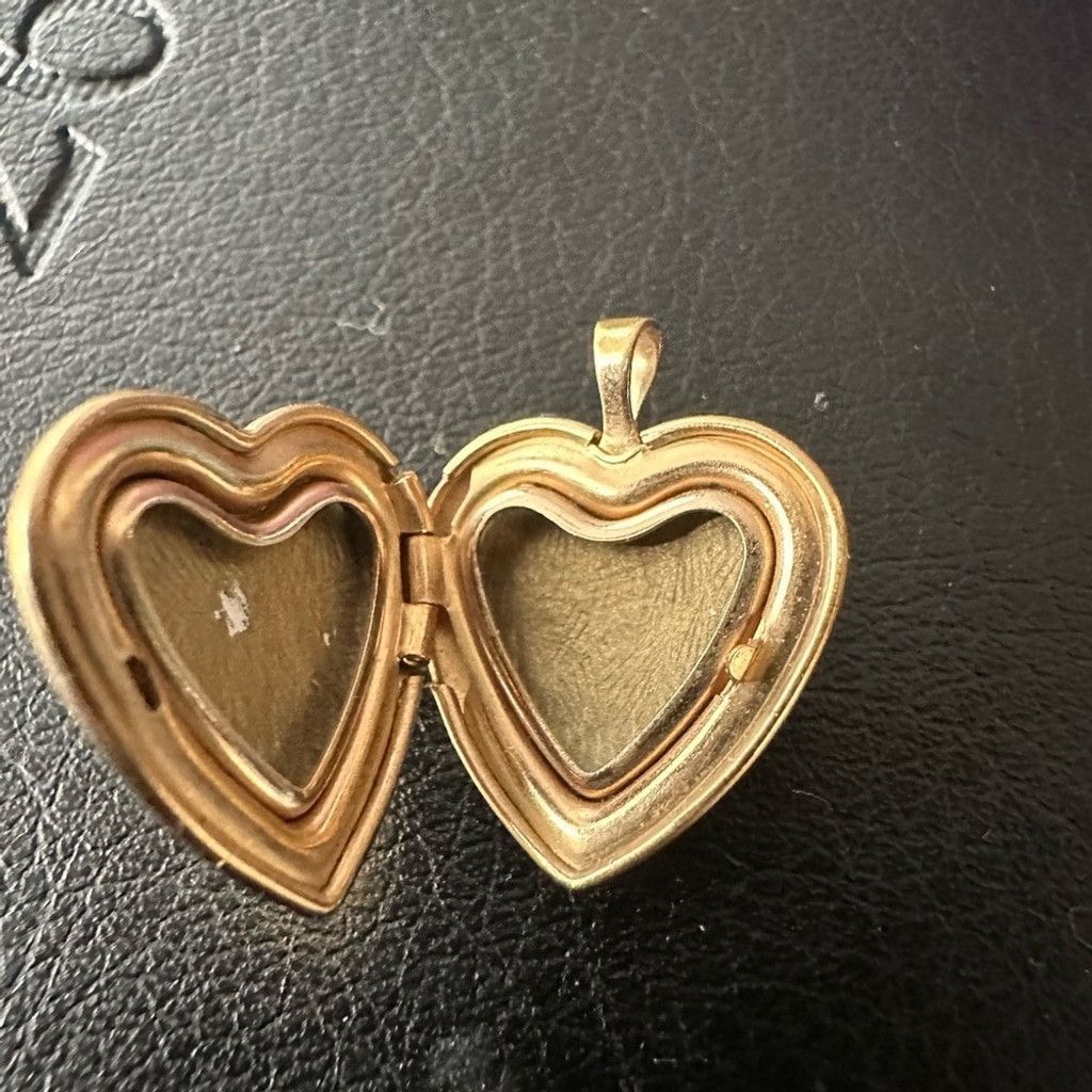 The Unbranded Brand Gold Filled Heart Locket with 17 inch necklace Size ONE SIZE - 4 Thumbnail