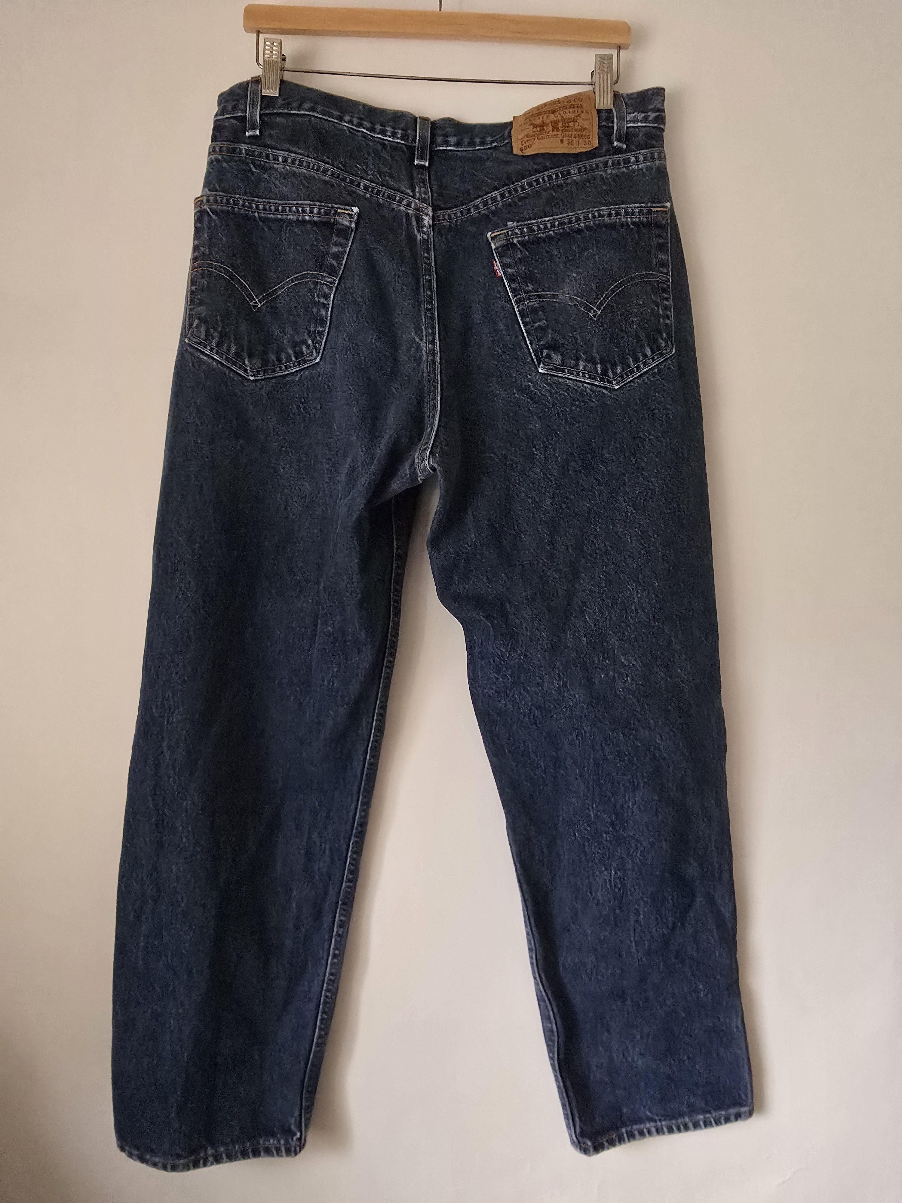 Levi's VINTAGE 1994 MEN'S 550 DARK WASH DENIM JEANS Size US 36 / EU 52 - 2 Thumbnail