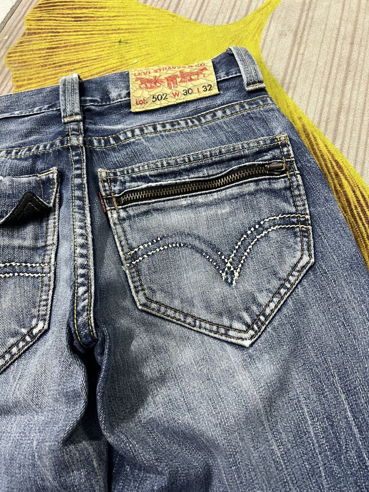 Levi's Vintage Levi’s 502 Distressed Faded Clawmark Jean Very Rare Size US 29 - 19 Thumbnail