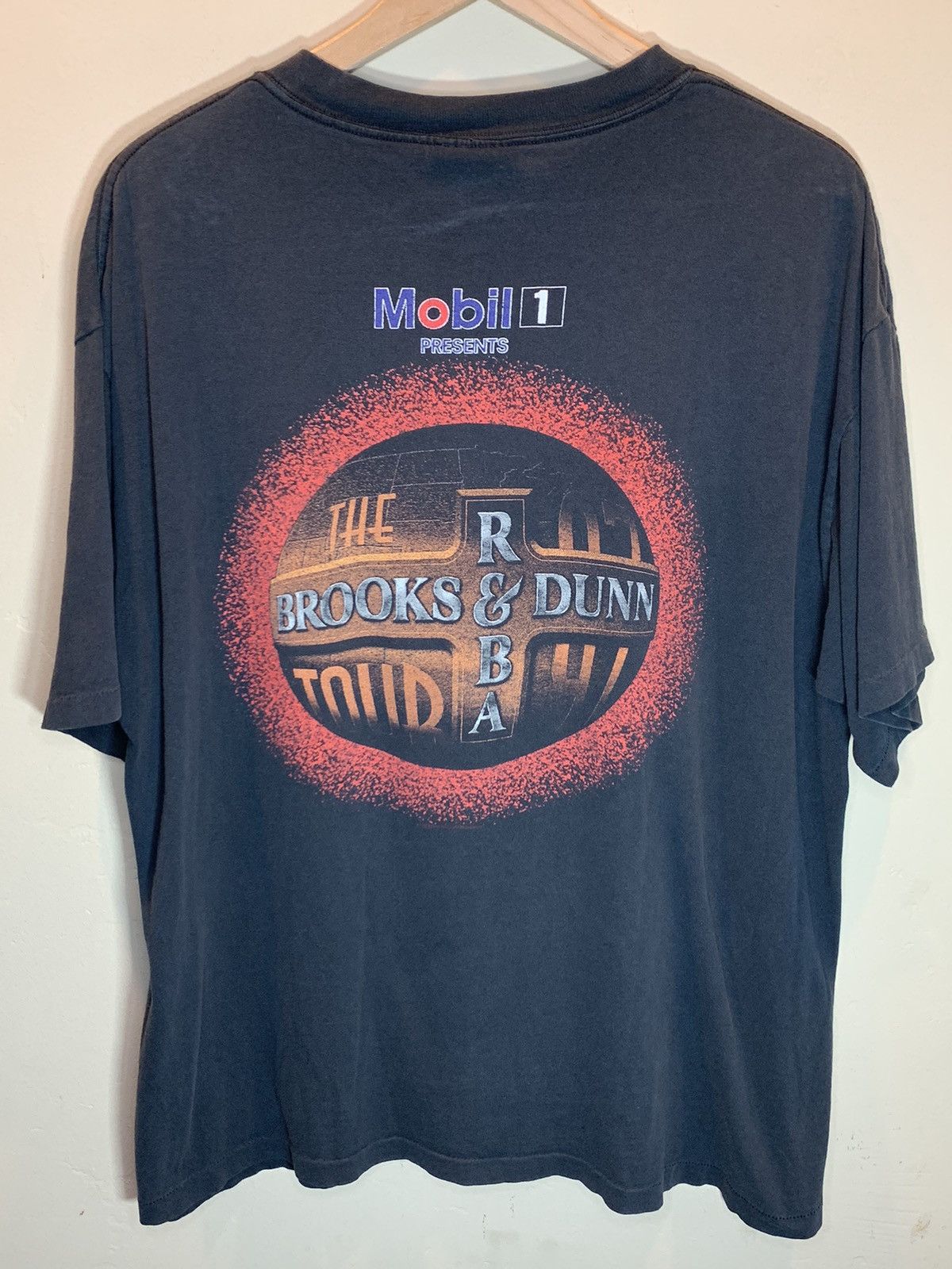 Band Tees *RARE* Vintage 90’s Brooks Dunn Reba Tour Art Band T-Shirt Size US XL / EU 56 / 4 - 2 Thumbnail
