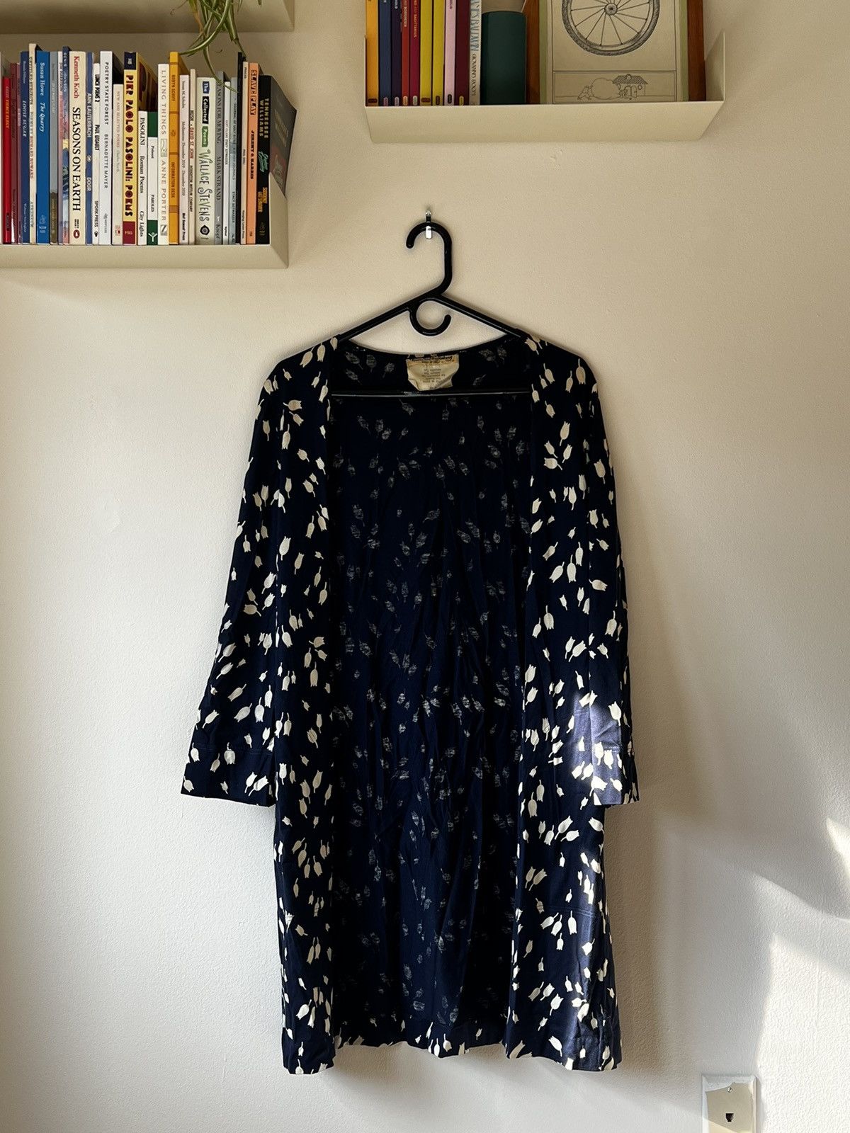 image of Diane Von Furstenberg Dvf VTG 1970S Navy Blue Tulip Print Kimono in Cream, Women's (Size Small)